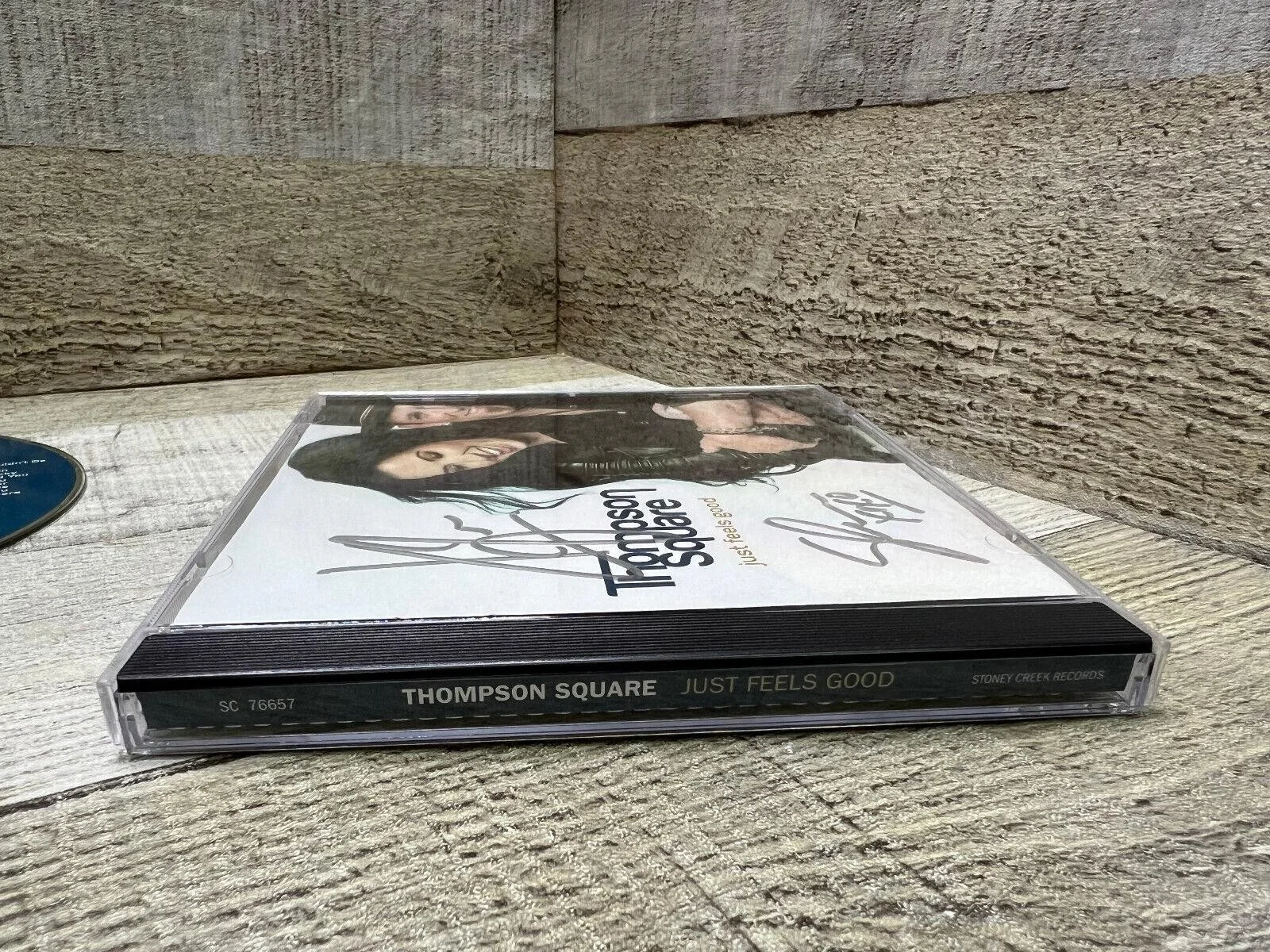 THOMPSON SQUARE SIGNED CD ALBUM AUTOGRAPH COUNTRY MUSIC JUST FEELS GOOD, image 5
