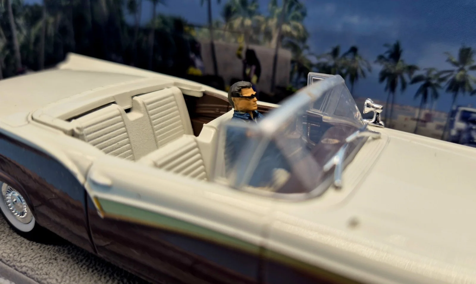 JAMES BOND 007 PIERCE BROSNAN DIE ANOTHER DAY DISPLAY MODEL, image 4
