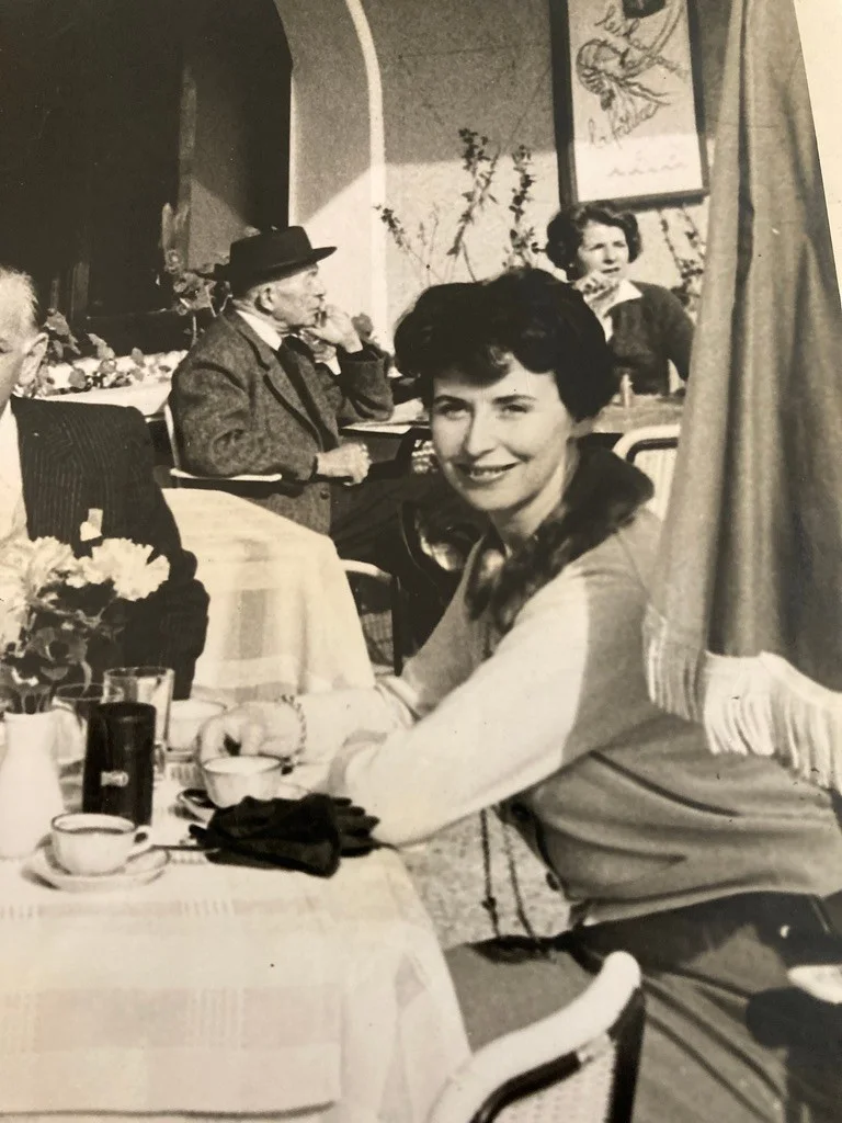 Vintage large film photo behind scenes lunch Wendy Toye producer director, изображение 5