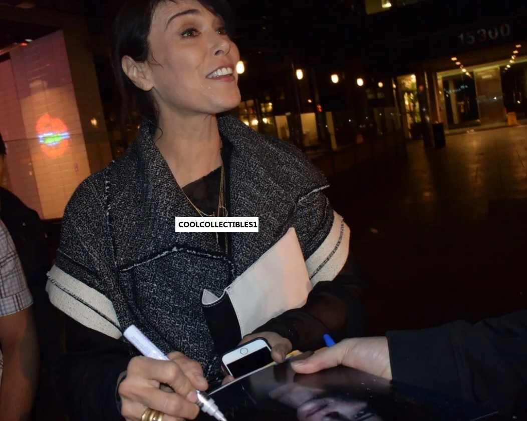 MICHELLE FORBES — MICHELLE FORBES "TRUE BLOOD" IN PERSON SIGNED 8X10 COLOR PHOTO 1 COA "PROOF", изображение 3