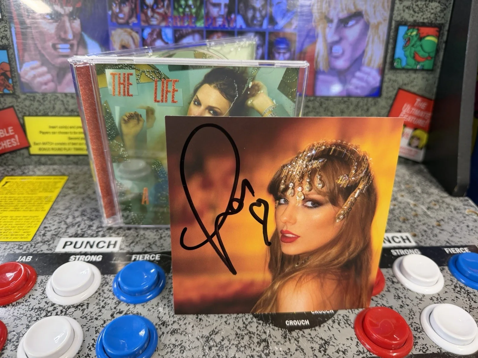 Taylor Swift Signed Autographed CD Insert "The Life of a Showgirl" Auto BAS 9, image 3