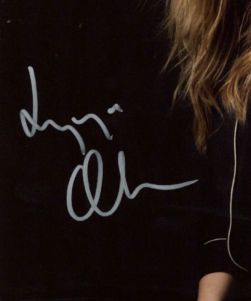 ELIZABETH OLSEN SIGNED AUTOGRAPHED 11x14 PHOTO CELEBRATED ACTRESS BECKETT BAS, image 2