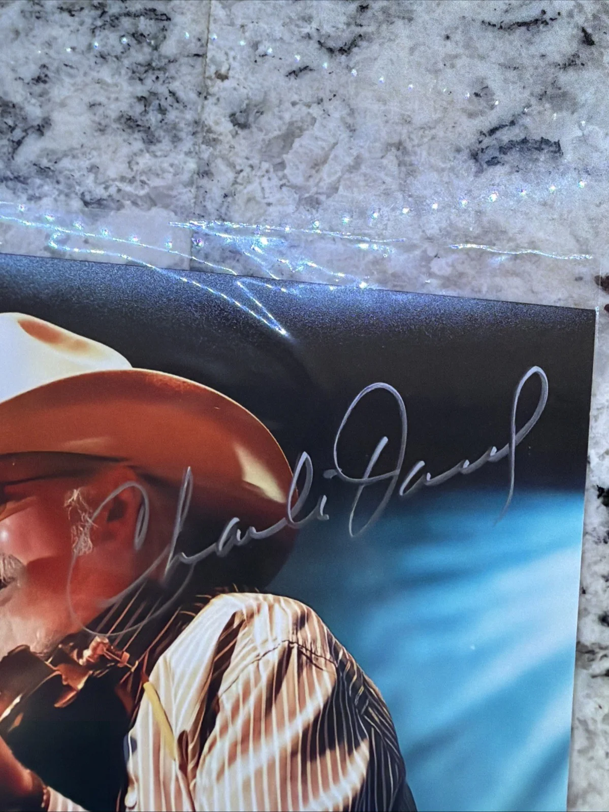 AUTOGRAPHED 8X10 SIGNED BY COUNTRY MUSIC LEGEND CHARLIE DANIELS (1936-2020), изображение 2