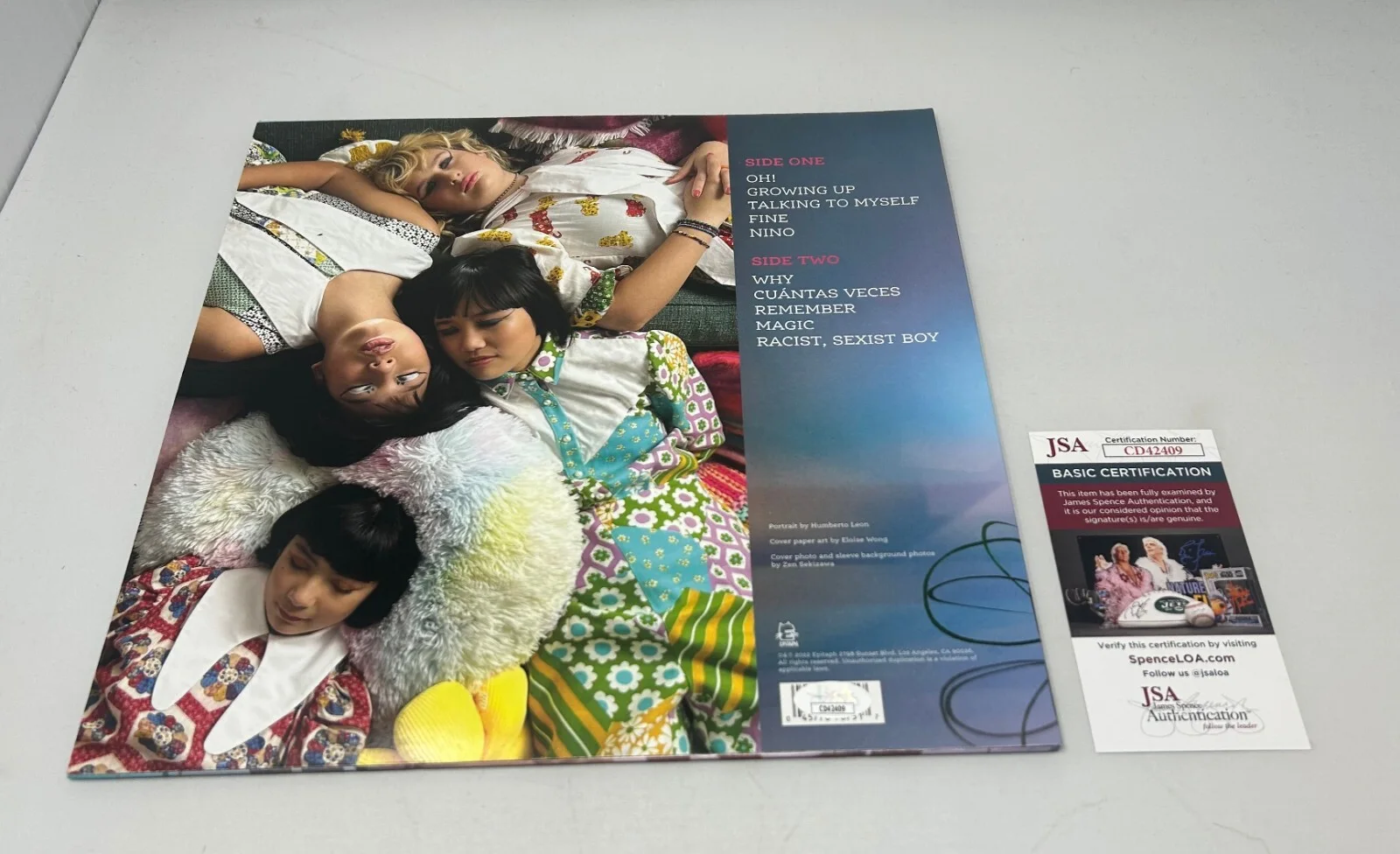 The Linda Lindas signed Growing Up Album JSA COA, изображение 2