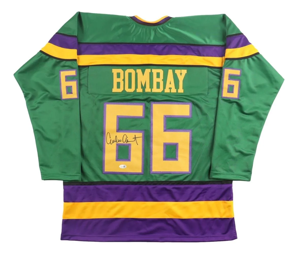 Emilio Estevez — Emilio Estevez Mighty Ducks Signed Green Bombay Hockey Jersey JSA QR Holo
