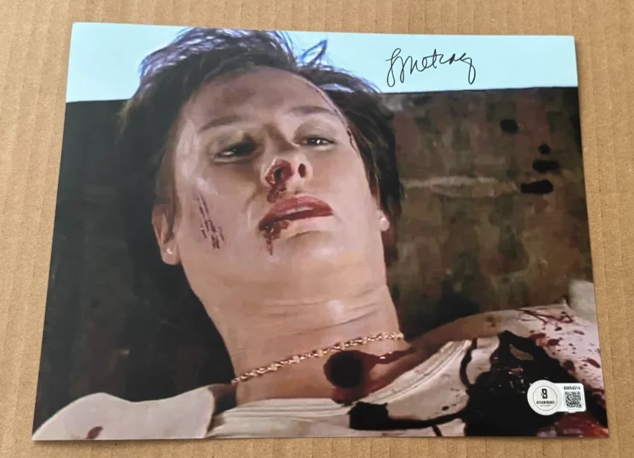 LAURIE METCALF — LAURIE METCALF SIGNED SCREAM 8X10 PHOTO BECKETT BAS HAND SIGNED