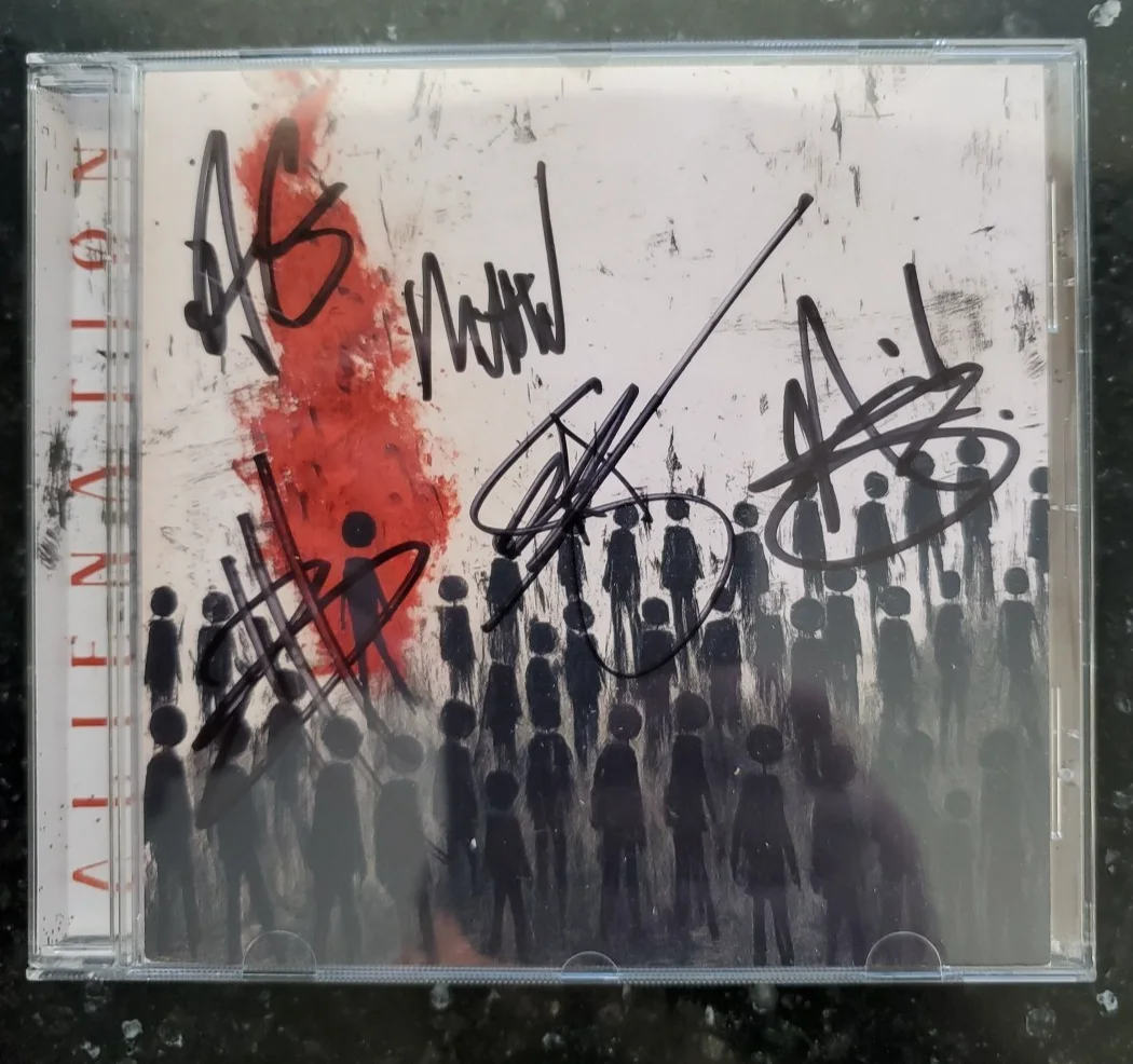 THREE DAYS GRACE SIGNED CD ALIENATION AUTOGRAPHED FULL BAND 2025, image 3