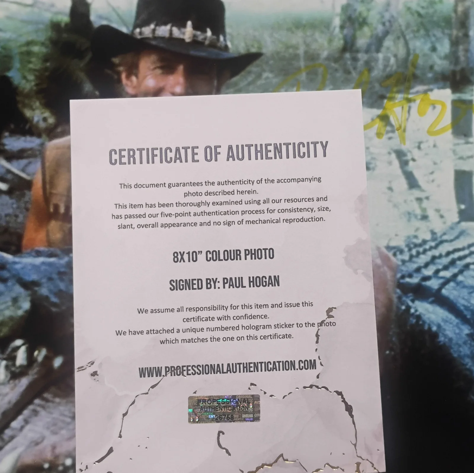 Paul Hogan Hand Signed Autograph 8x10 Photo COA Crocodile Dundee NO US TARIFFS, изображение 4