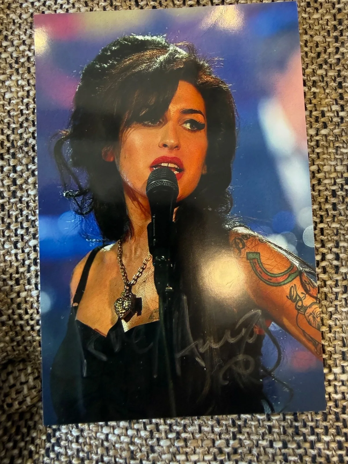 Amy Winehouse Signed Photos (3) w/ Provenance Letter ., изображение 4