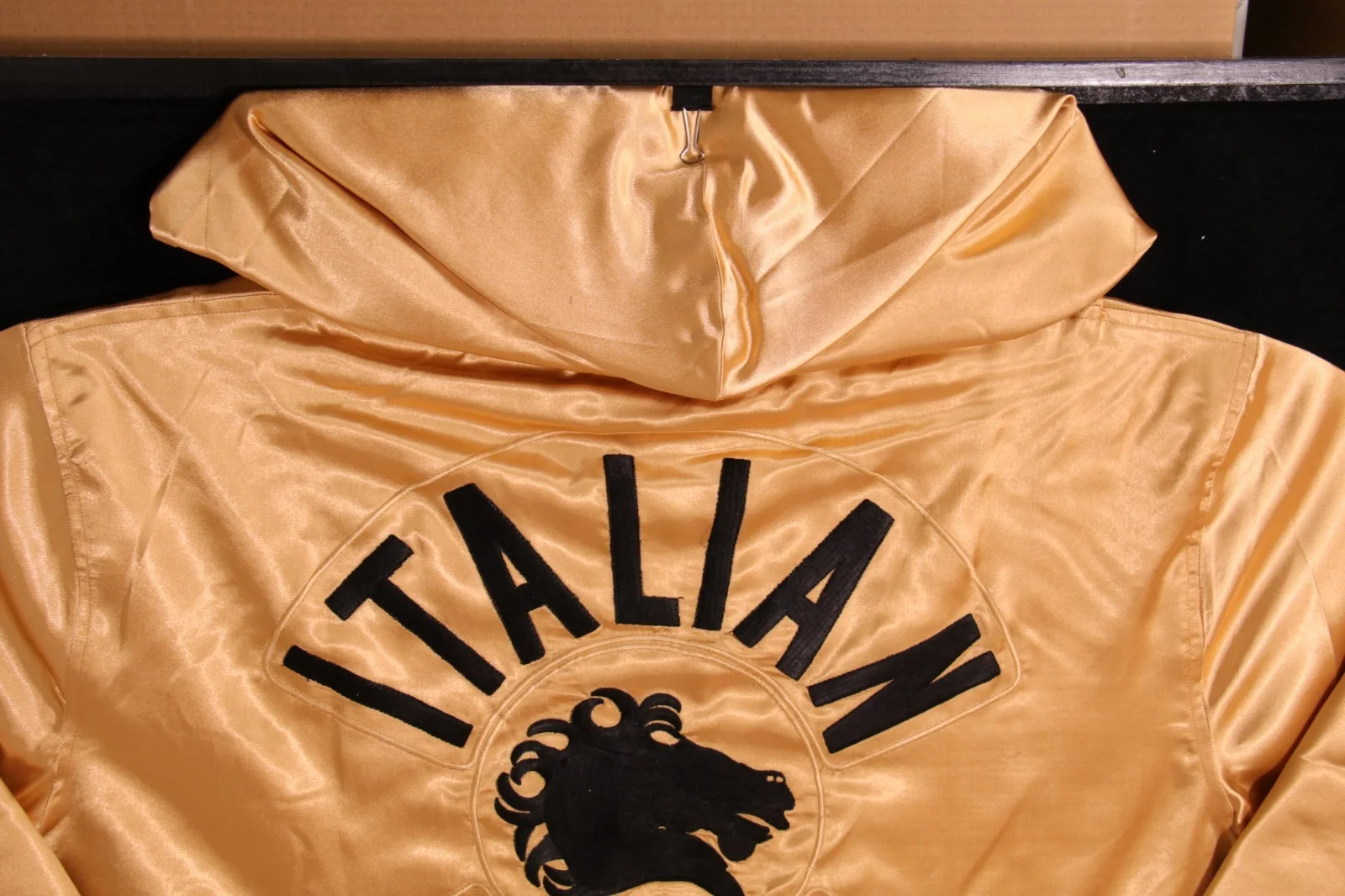 Sylvester Stallone — Rare Diamond Select Sylvester Stallone Rocky Balboa Gold Italian Stallion Robe, изображение 5