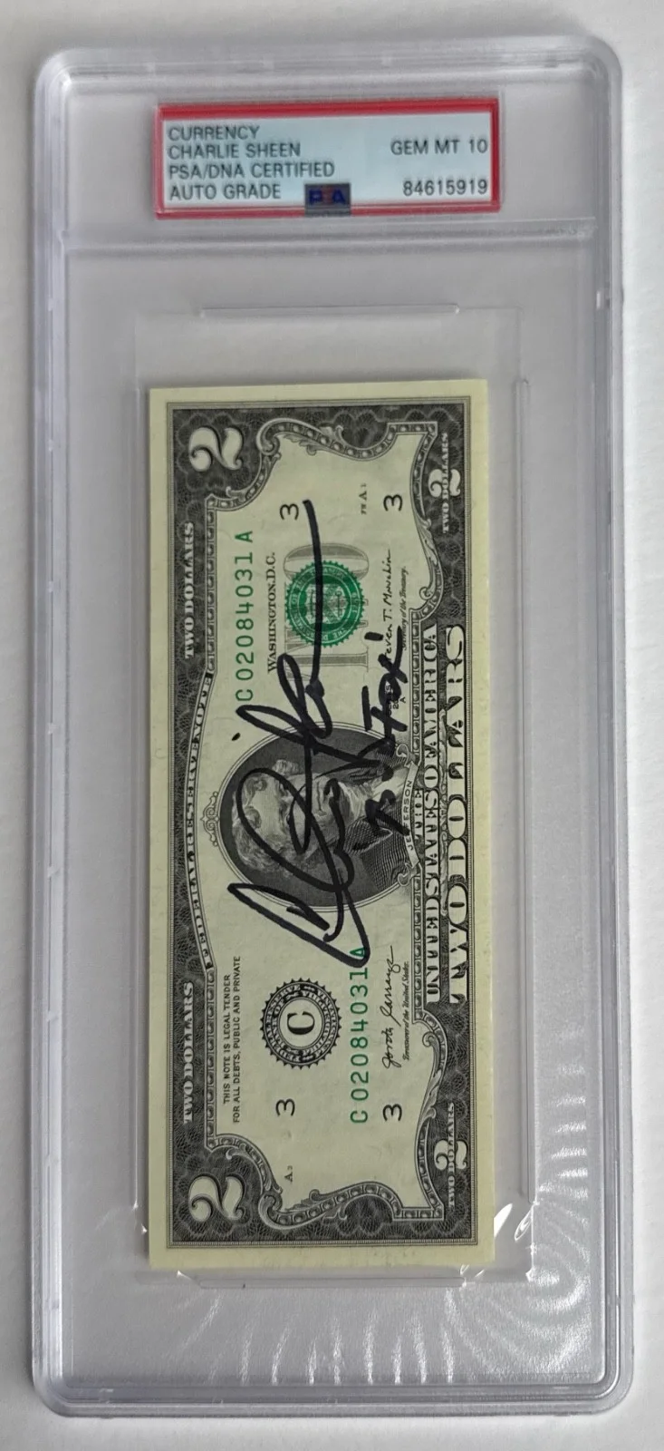 Charlie Sheen — Charlie Sheen Signed 2 Dollar Bill PSA Slabbed Auto 10 'Bed Fox' PSA 84615919, изображение 2
