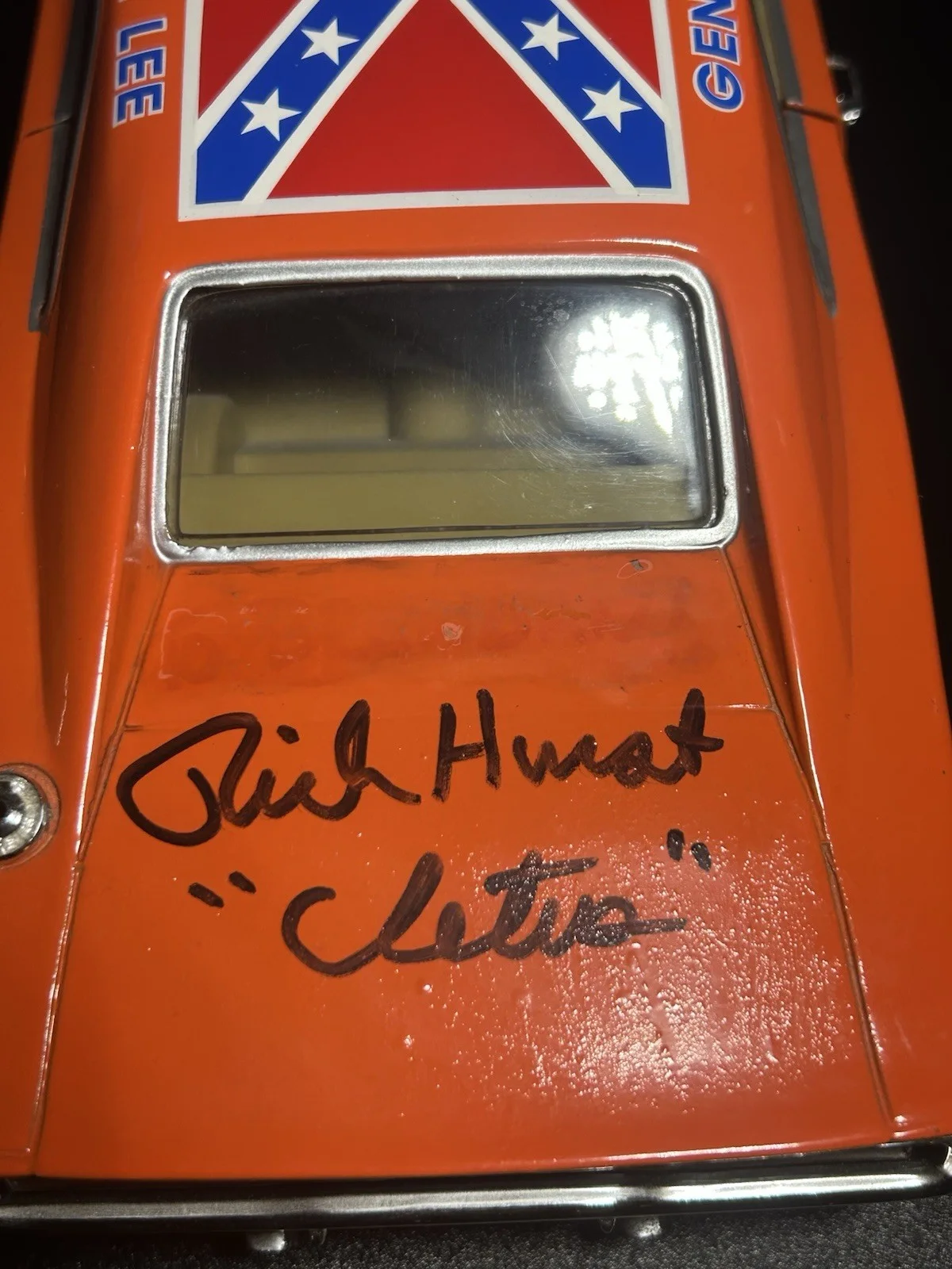Rick Hurst — The Dukes Of Hazzard 1:18 General Lee Signed Autographed By Rick Hurst Cletus, изображение 3