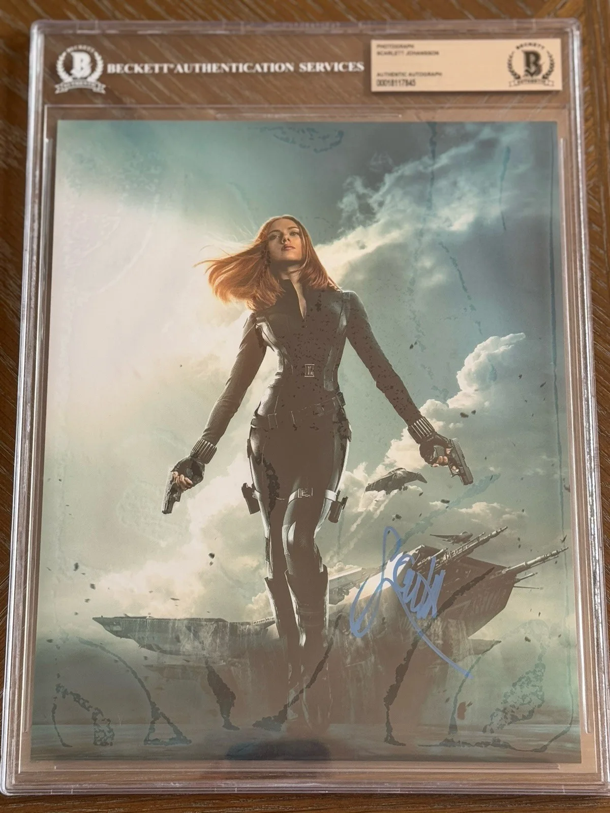 scarlett johansson — Scarlett Johansson Black Widow Authentic Signed 8x10 Photo Beckett BAS Slabbed, изображение 3