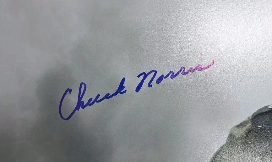 Chuck Norris — Chuck Norris 16X20 Signed "The Expendables 2" Photo JSA Certified, изображение 2