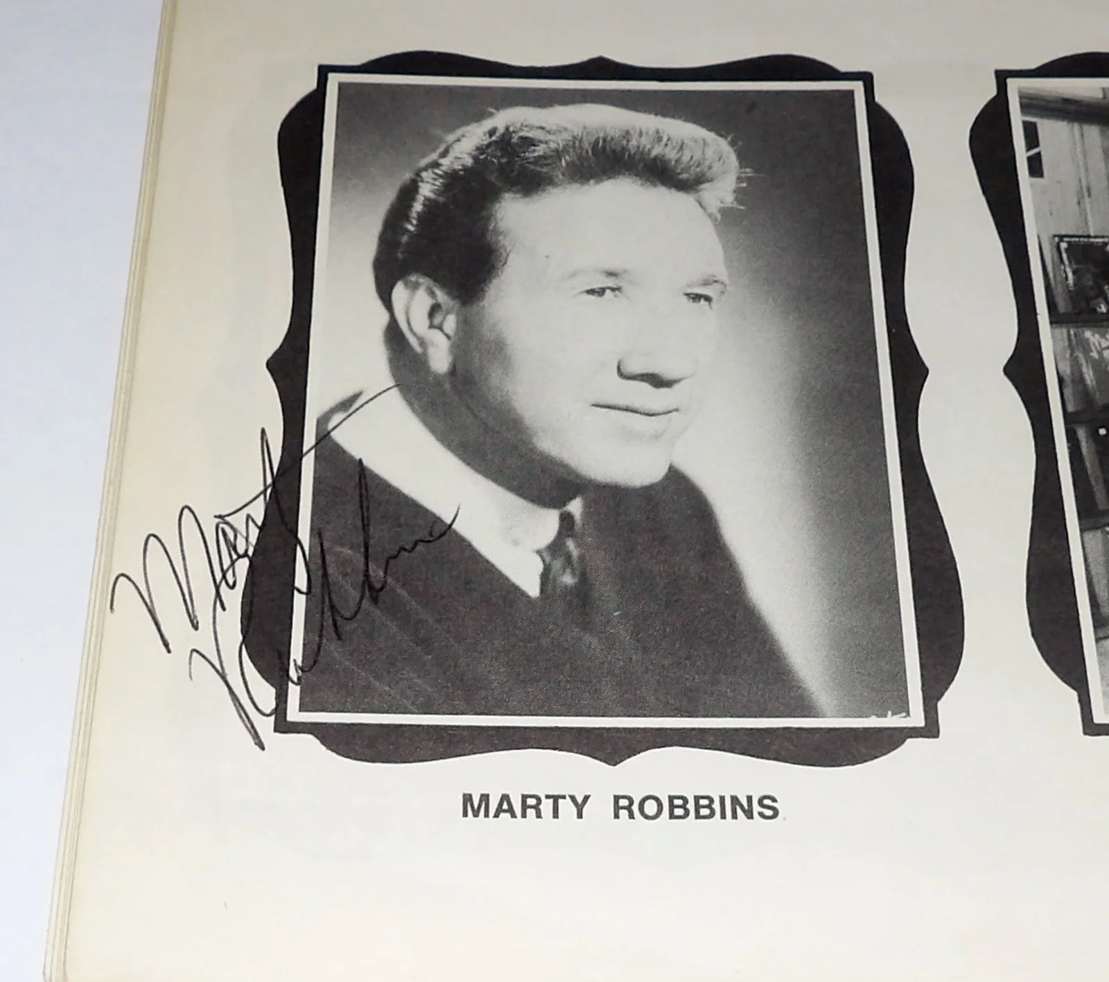 RARE 1970's COUNTRY MUSIC SOUVENIR PROGRAM HANDSIGNED X19 - ROBBINS-WELLS-SNOW++, изображение 2