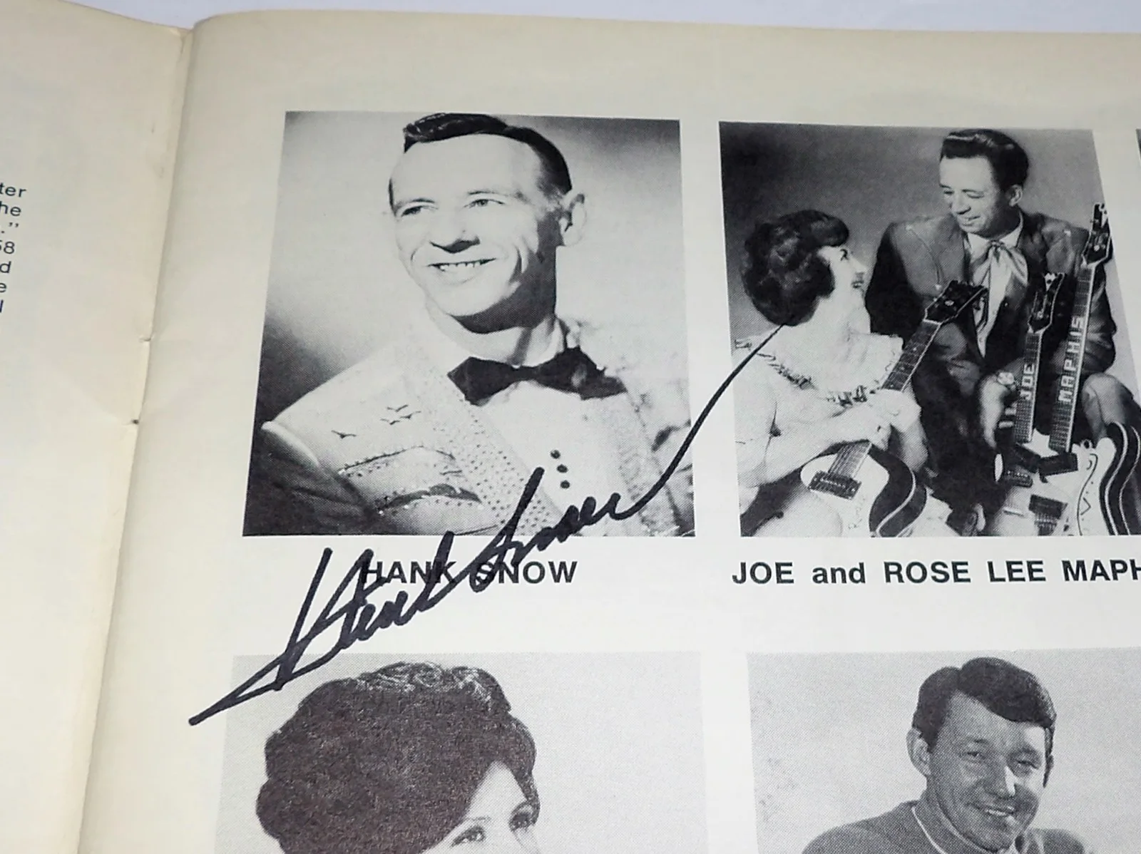 RARE 1970's COUNTRY MUSIC SOUVENIR PROGRAM HANDSIGNED X19 - ROBBINS-WELLS-SNOW++, изображение 4