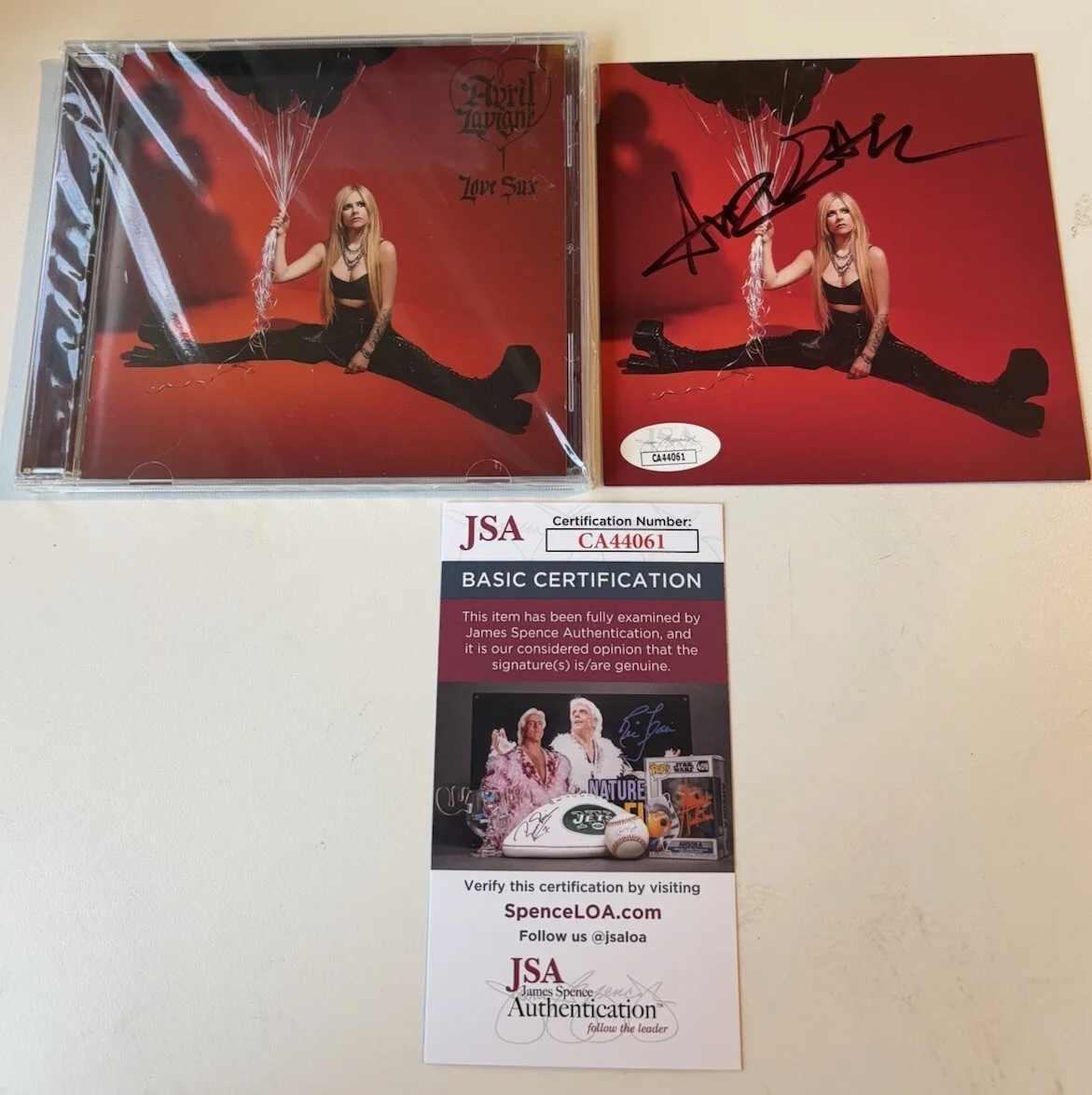 AVRIL LAVIGNE LOVE SUX SIGNED AUTOGRAPHED ART CARD & NEW CD JSA COA CA44061 RARE, изображение 2