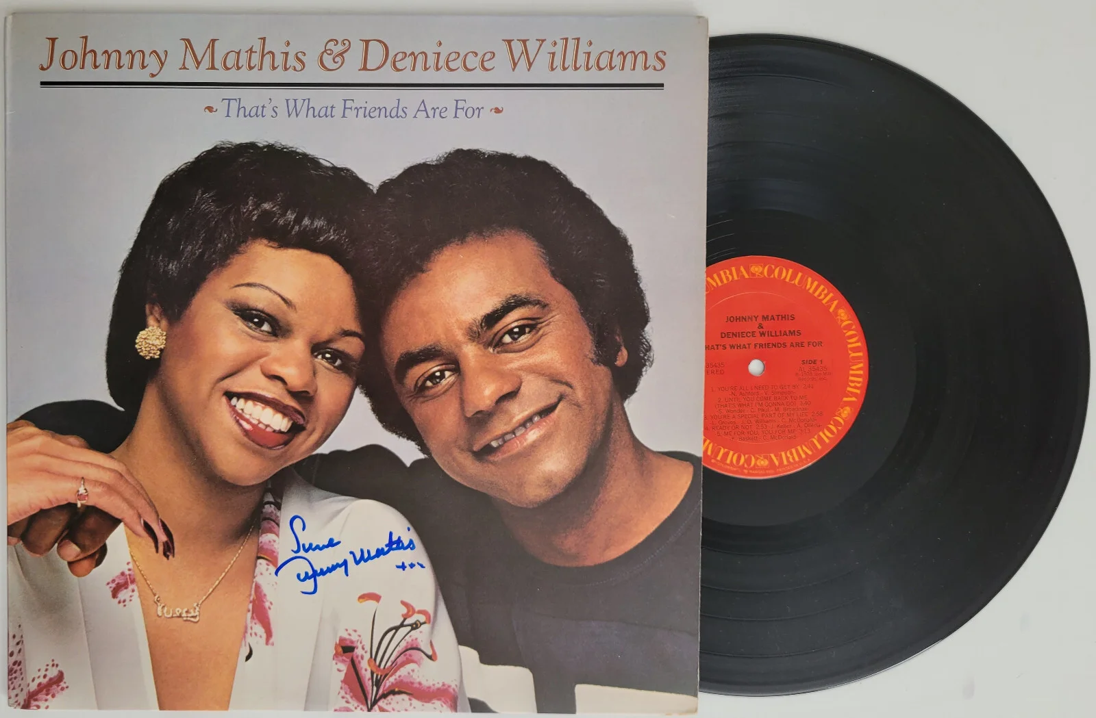 Johnny Mathis signed That's what Friends are for album vinyl COA proof autograph, изображение 2