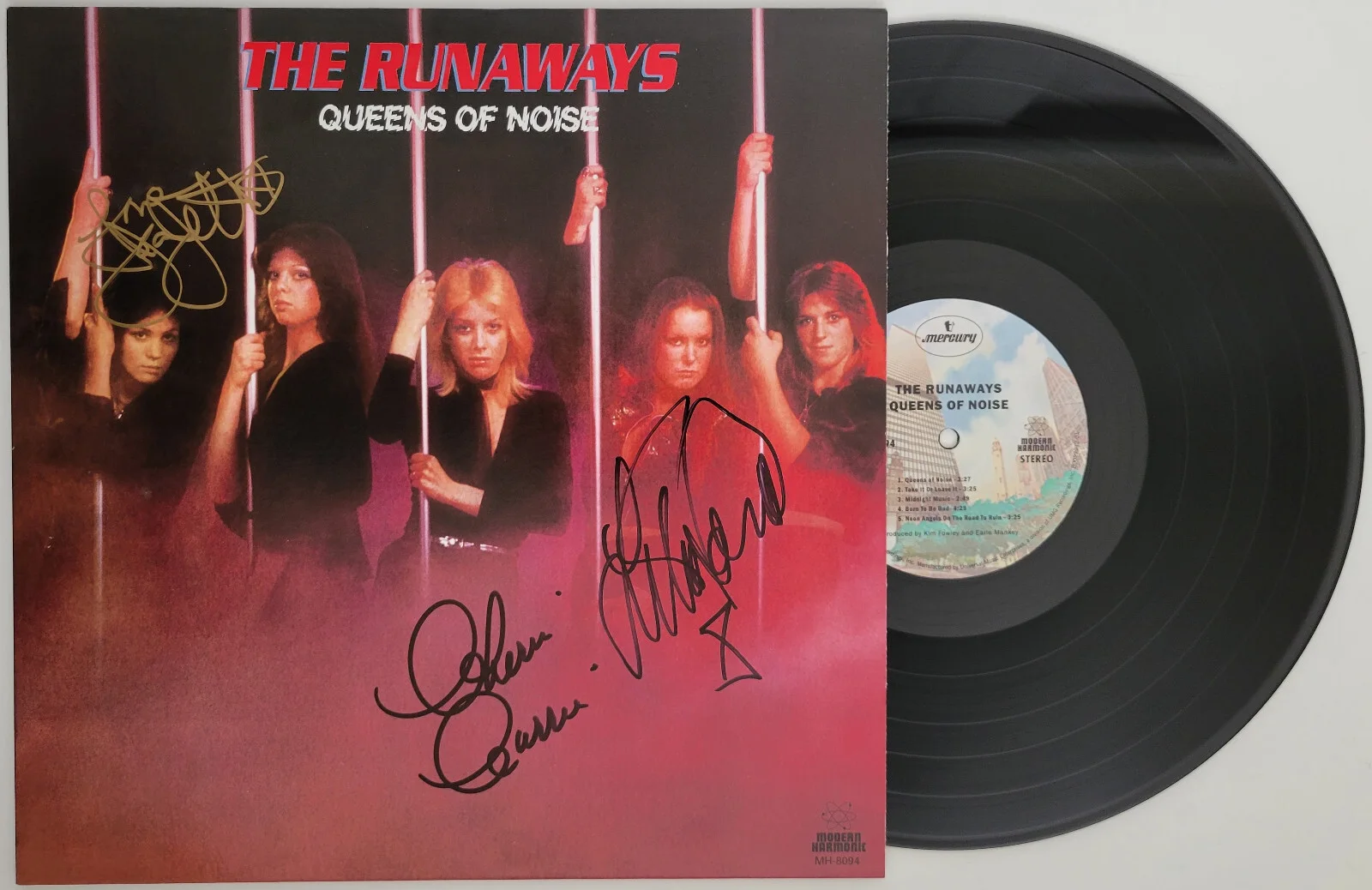 Joan Jett Currie Ford signed The Runaways Queens of Noise album COA exact proof, изображение 2