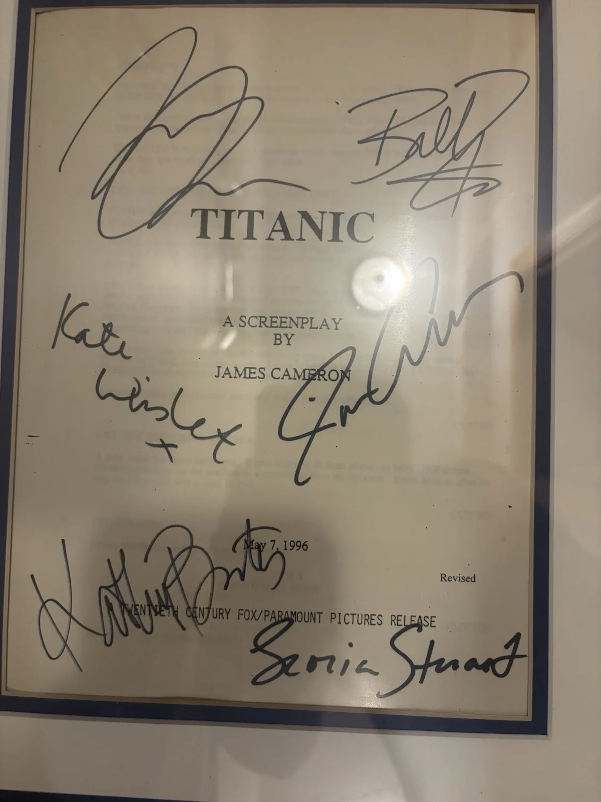 LEONARDODICAPRIOKATEWINSLETKATHYBATESJAMESCAMERON, more — Authentic Signed Titanic Movie Script And Soundtrack W/ COA, image 2