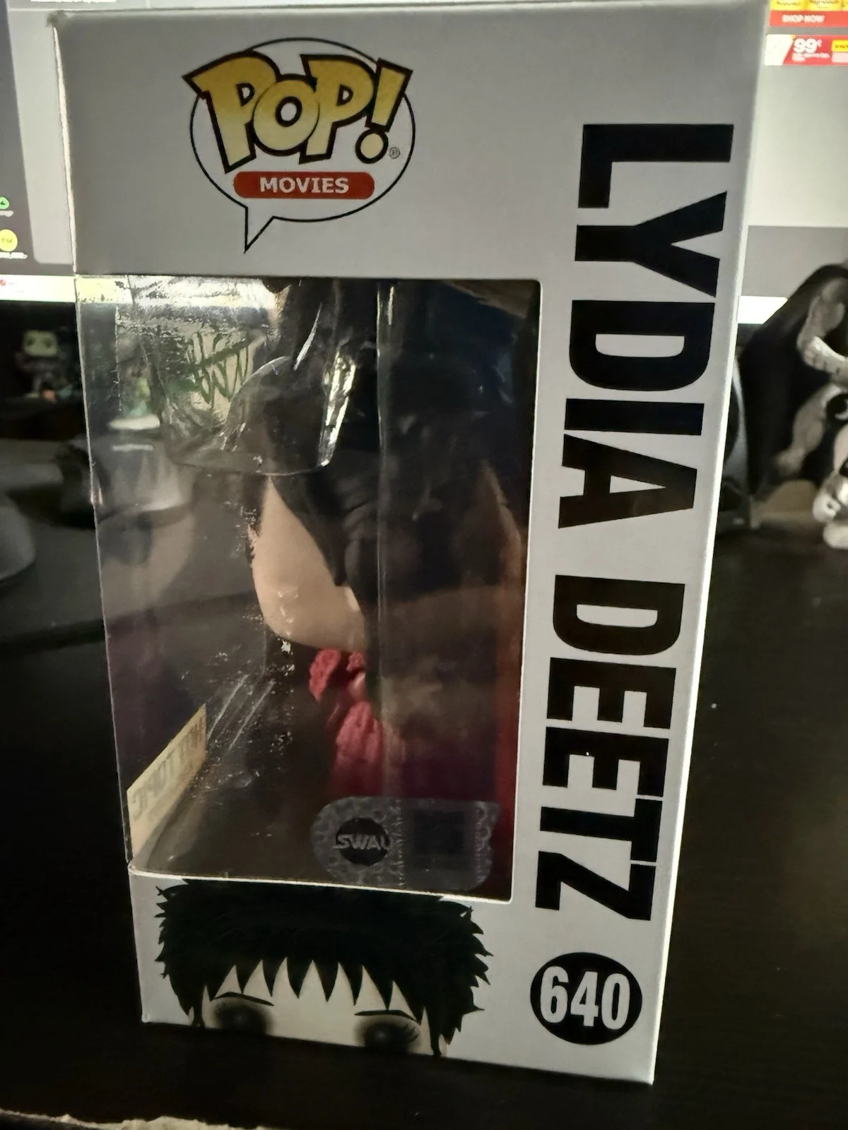 Winona Ryder — Funko Pop! Beetlejuice - Lydia - Signed by Winona Ryder (SWAU COA), изображение 3