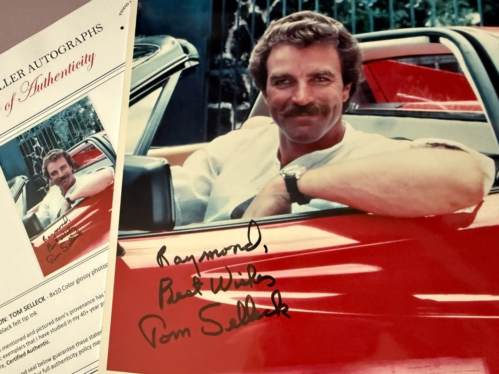 Tom Selleck — TOM SELLECK Signed•*Magnum P.I.* 8x10 PHOTO w/TODD MUELLER AUTOGRAPHS COA, изображение 2