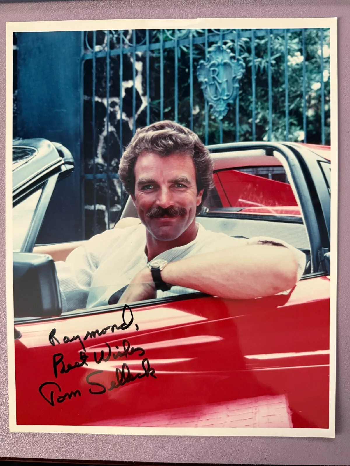 Tom Selleck — TOM SELLECK Signed•*Magnum P.I.* 8x10 PHOTO w/TODD MUELLER AUTOGRAPHS COA, изображение 3
