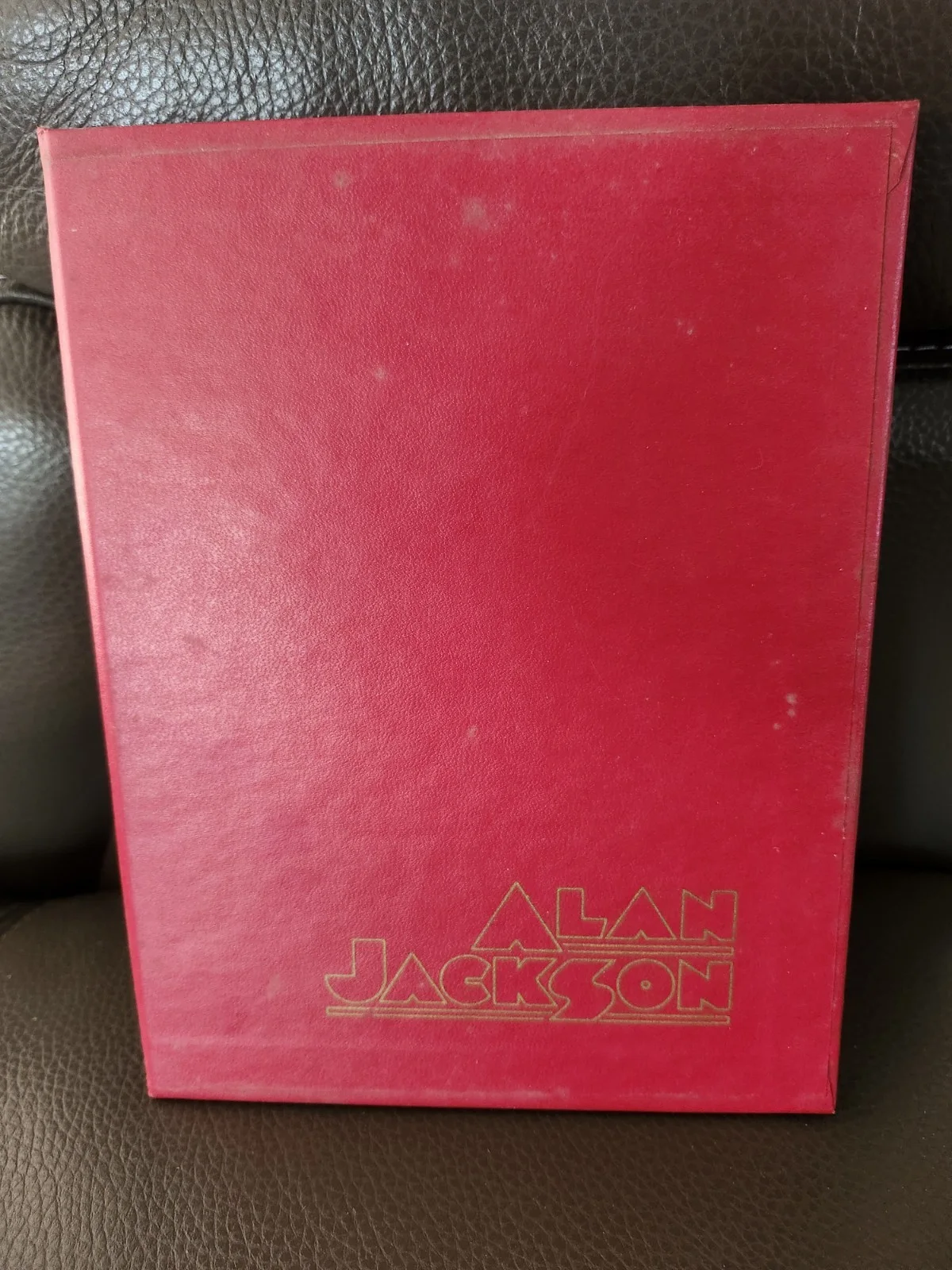 Alan Jackson Signed "To Larry Alan Jackson" Color PHOTO, 5.5"X8", In AJ ALBUM, изображение 2
