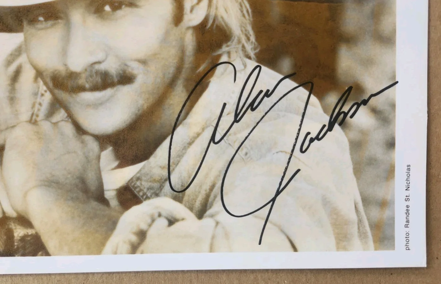 Alan Jackson Signed "Alan Jackson" B&W 6.5X10 PHOTO Glossy From AJ FAN CLUB, изображение 2
