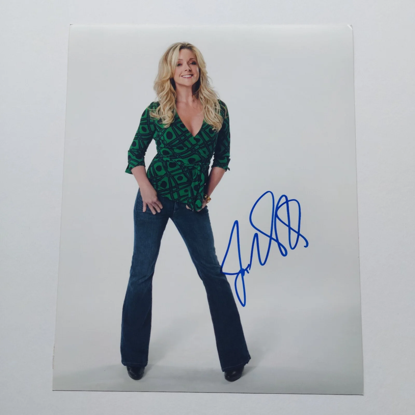 Jane Krakowski — Jane Krakowski signed 8x10 Photo with COA (30 Rock, Unbreakable Kimmy Schmidt)