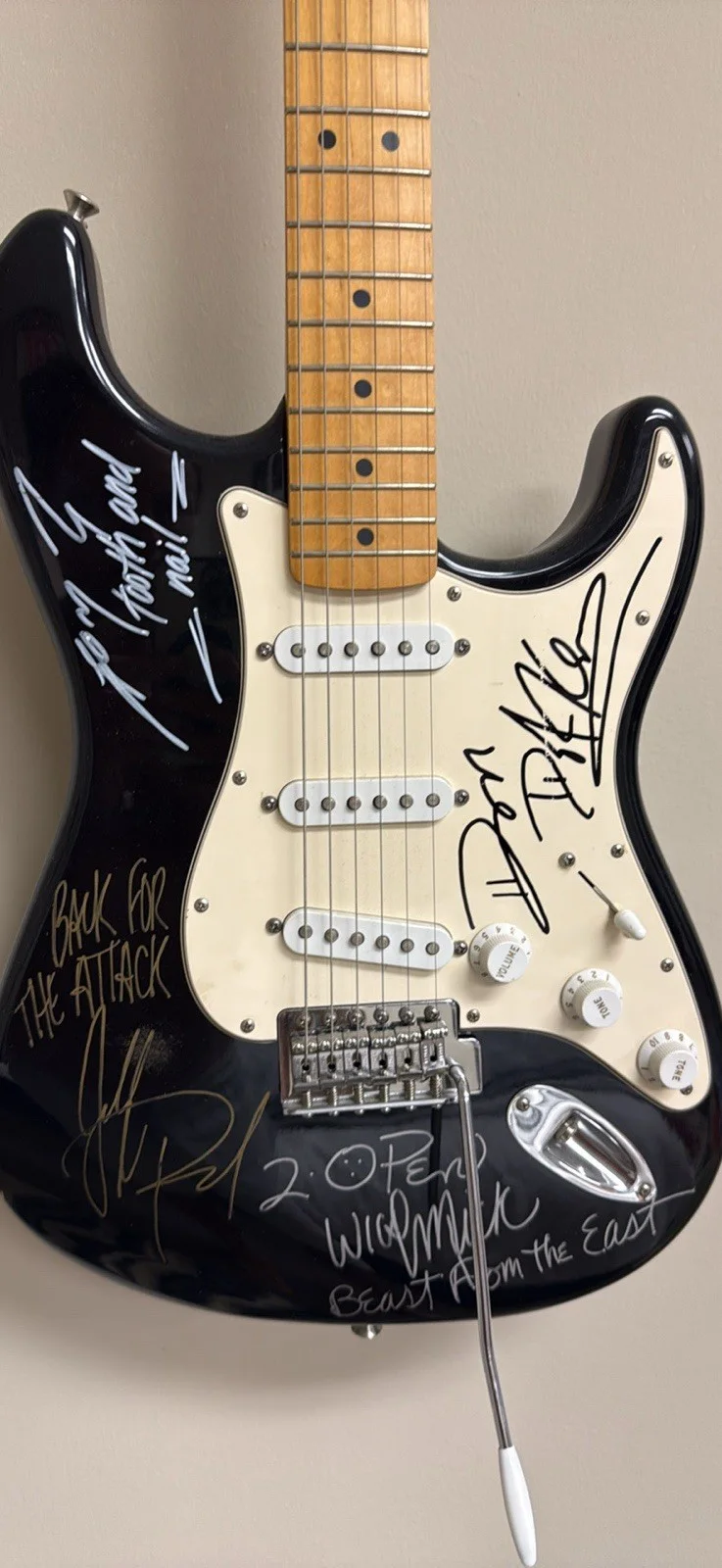 Signed George lynch fender strat (Dokken), image 2