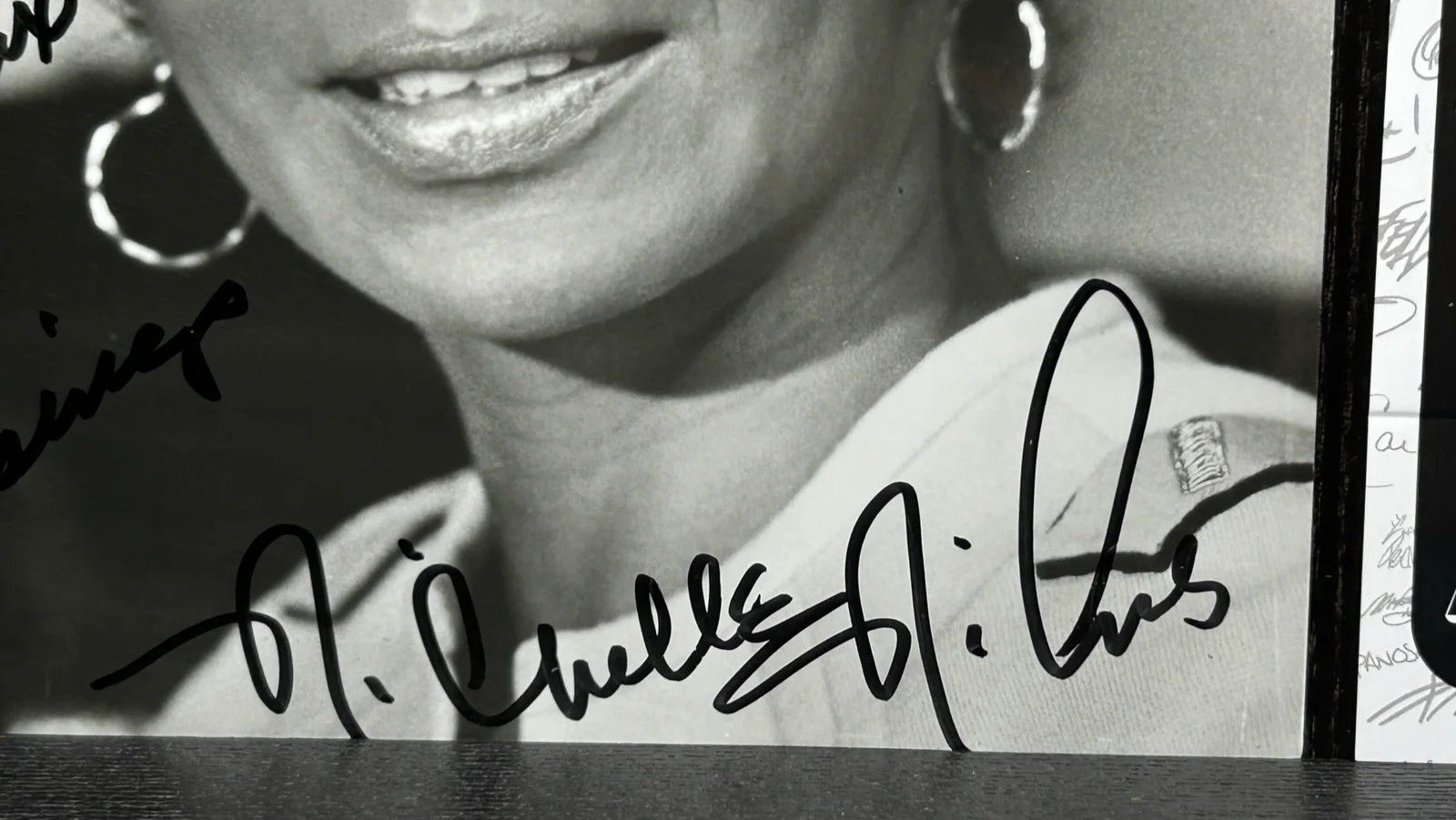 Nichelle Nichols — NICHELLE NICHOLS SIGNED 1979 PHOTO Original Autograph JSA COA Star Trek "UHURA", image 3