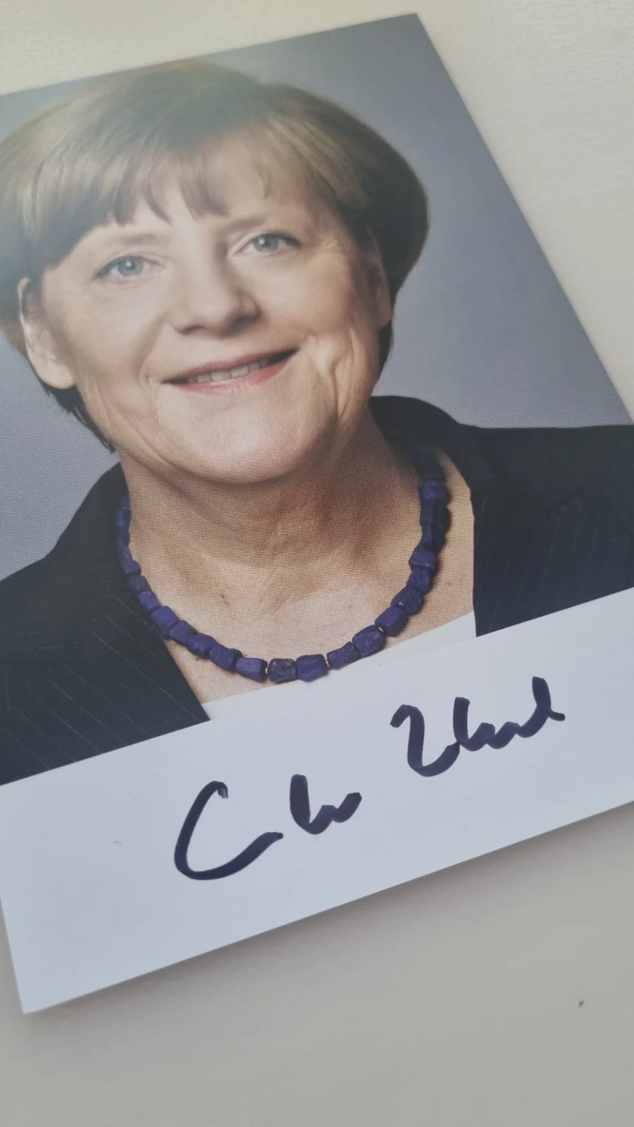 Angela Merkel — Angela Merkel signed portrait, official autograph, büro bundeskanzlerin, изображение 2