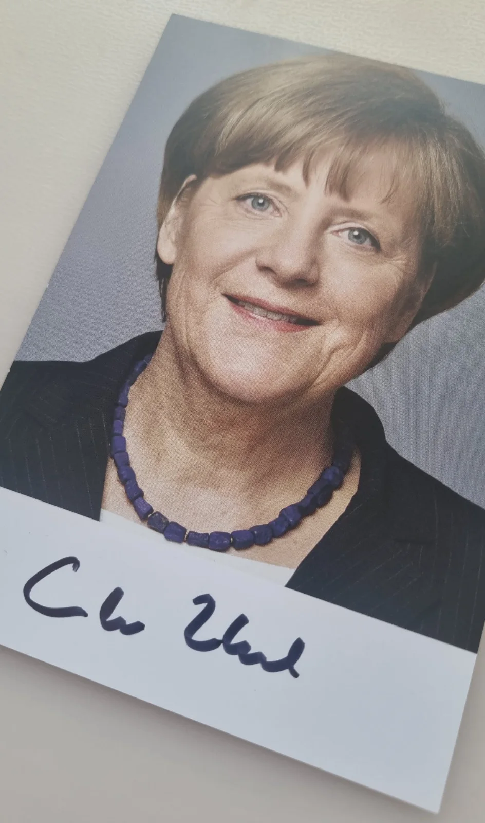 Angela Merkel — Angela Merkel signed portrait, official autograph, büro bundeskanzlerin, изображение 4