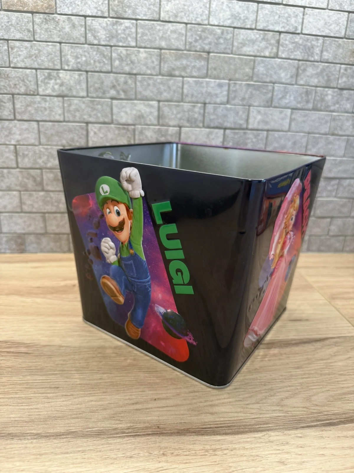 Nintendo Super Mario Galaxy Movie Popcorn Tin with Peach, Yoshi, Mario And Luigi, изображение 2