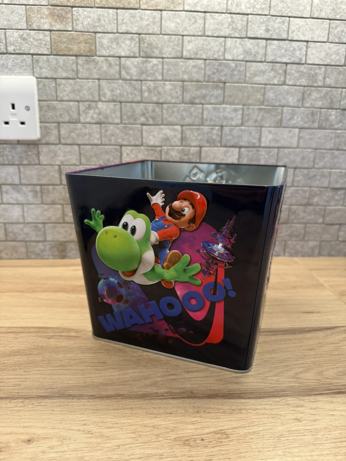 Nintendo Super Mario Galaxy Movie Popcorn Tin with Peach, Yoshi, Mario And Luigi, изображение 3