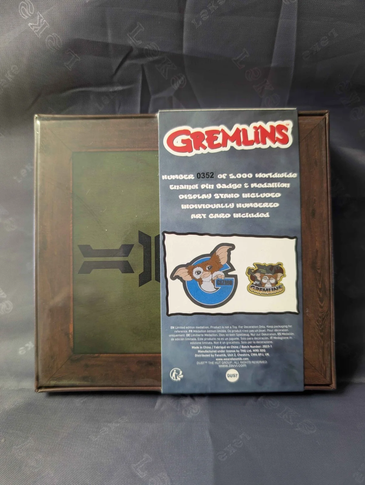 Gremlins Limited Edition FaNaTtiK Medallion and Pin Set, изображение 2