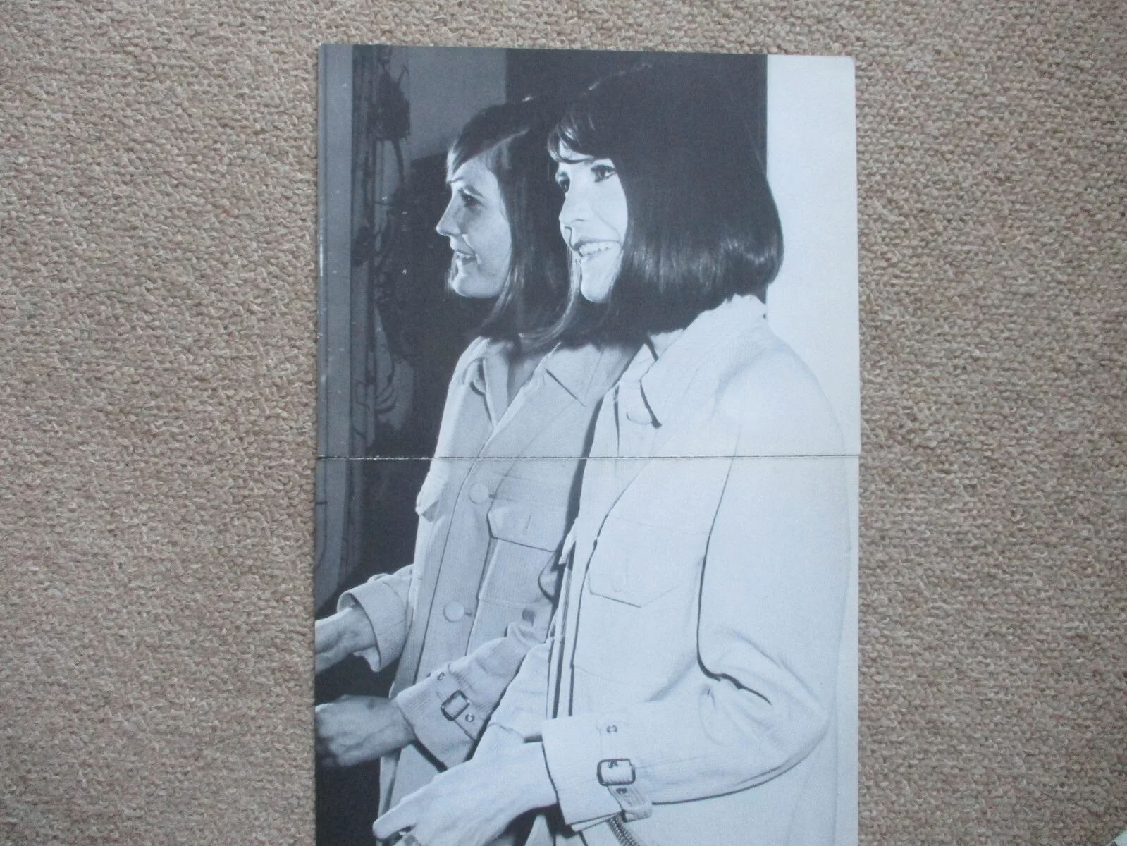 Chris Andrews / Sandie Shaw. B / W 10 x 8 " pictures from a 1960s pop annual., изображение 2
