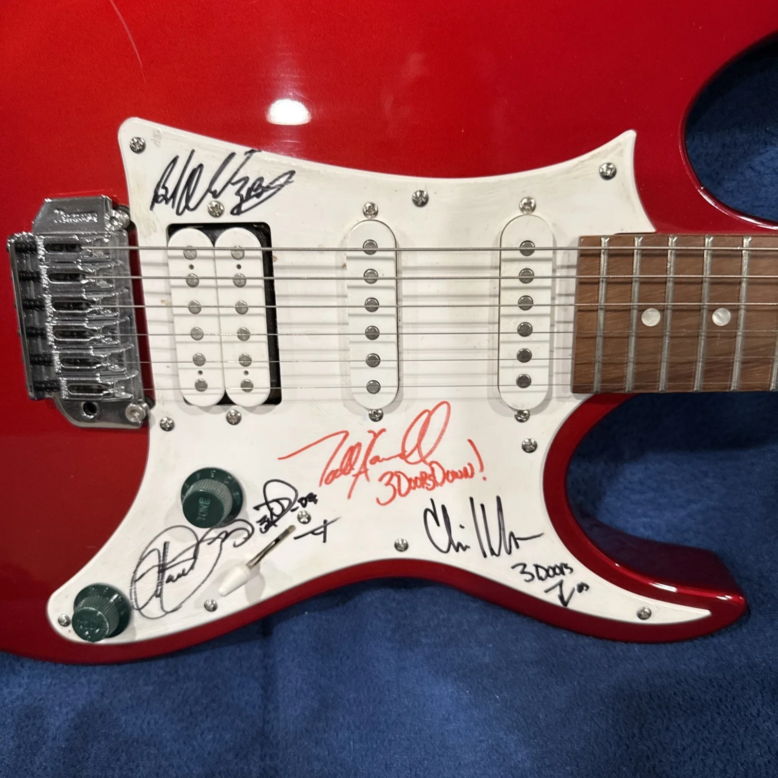 3 DOORS DOWN BRAD ARNOLD SIGNED AUTOGRAPHED GUITAR, image 2