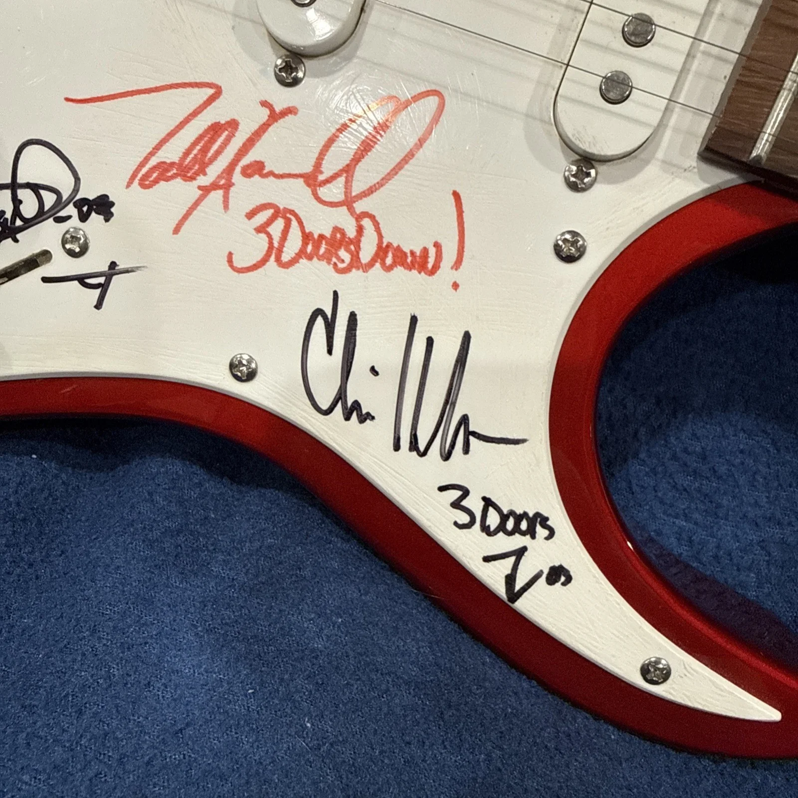 3 DOORS DOWN BRAD ARNOLD SIGNED AUTOGRAPHED GUITAR, image 3