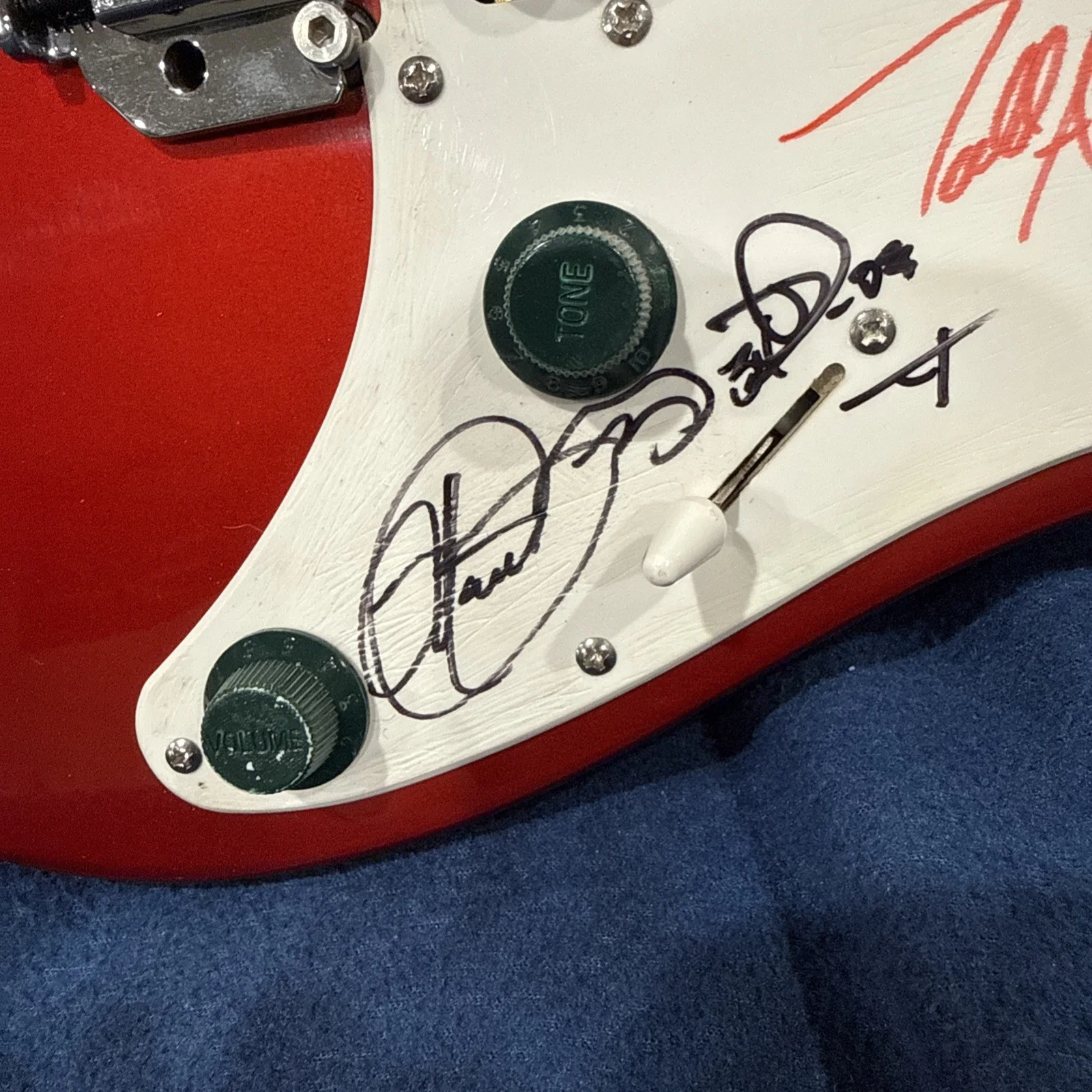 3 DOORS DOWN BRAD ARNOLD SIGNED AUTOGRAPHED GUITAR, image 4