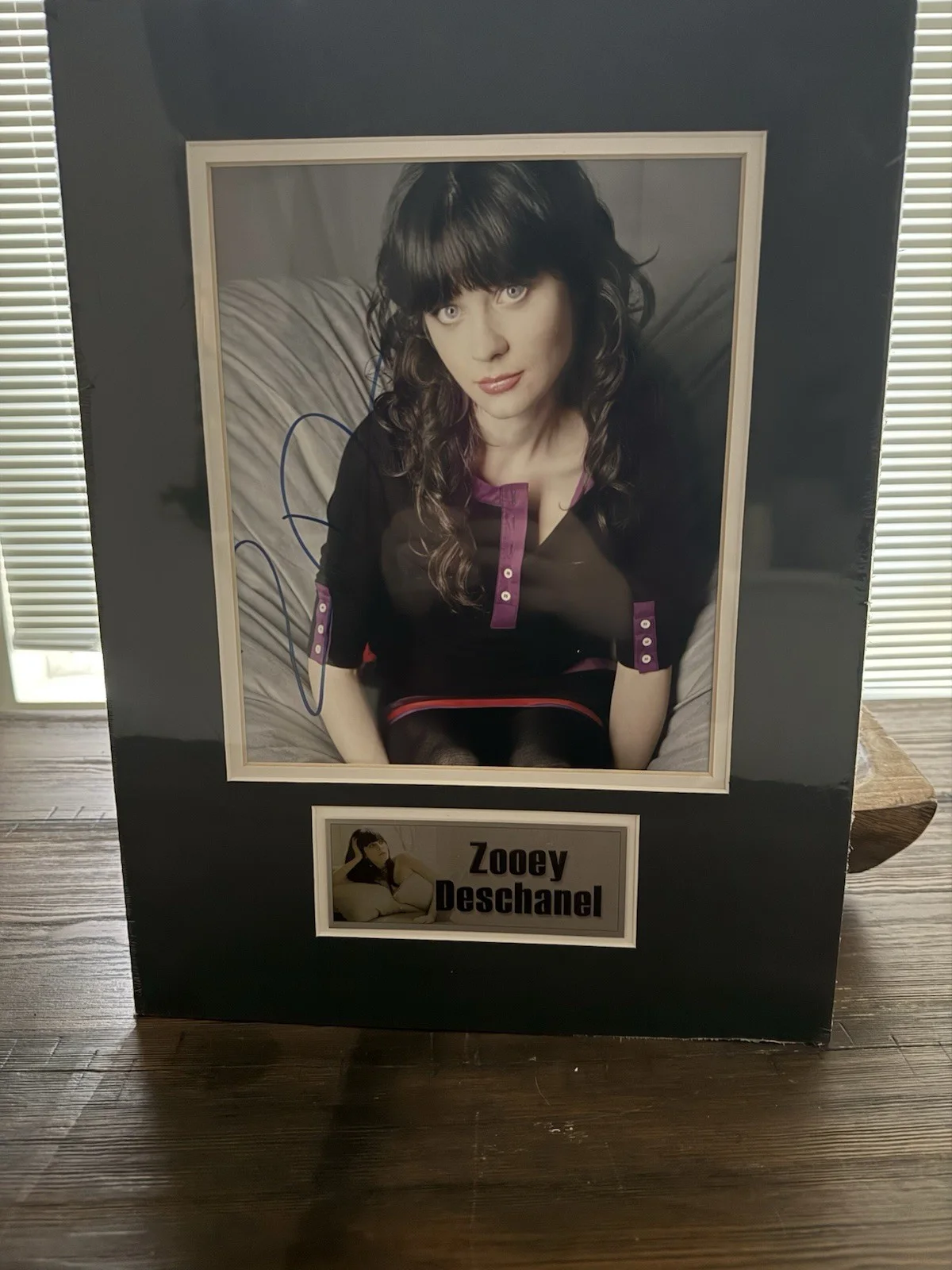 Zooey Deschanel — Zooey Deschanel signed 16x12 COA Matted Photo, image 2