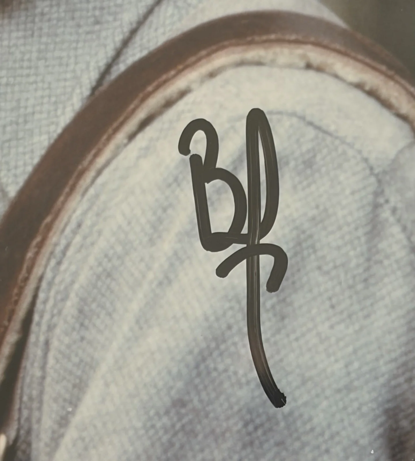 BRAD PITT — BRAD PITT SIGNED A RIVER RUNS THROUGH IT 8X10 PHOTO BECKETT SLABBED AUTOGRAPH, image 2