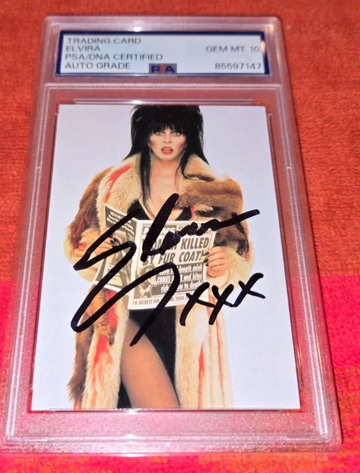 ELVIRA MISTRESS OF THE DARK — ELVIRA MISTRESS OF THE DARK AUTOGRAPHED CARD PSA / DNA AUTO GRADED PSA 10 GEM MT