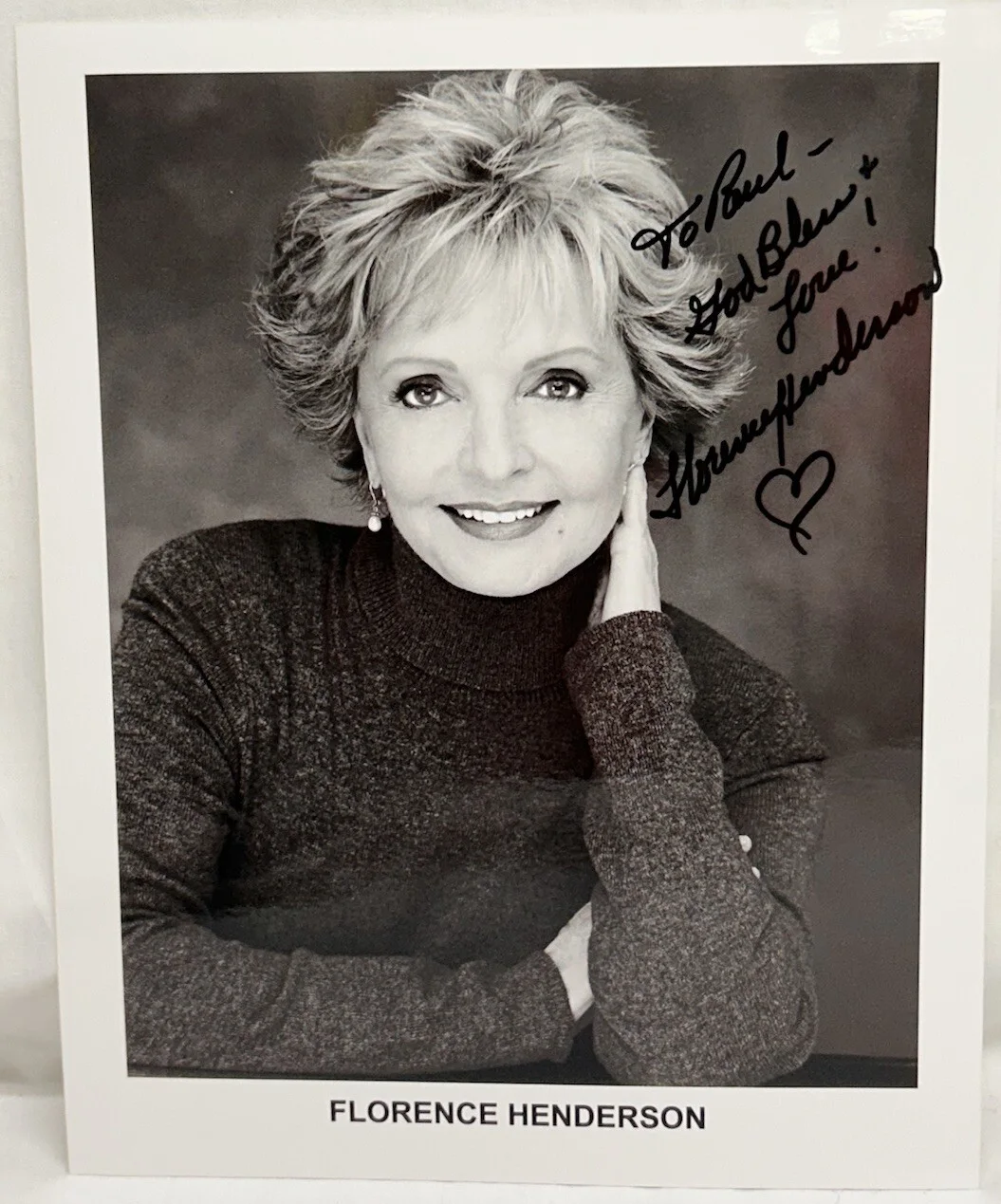 Florence Henderson — Florence Henderson American Actress 8x10 B/W Picture Signed Personalized