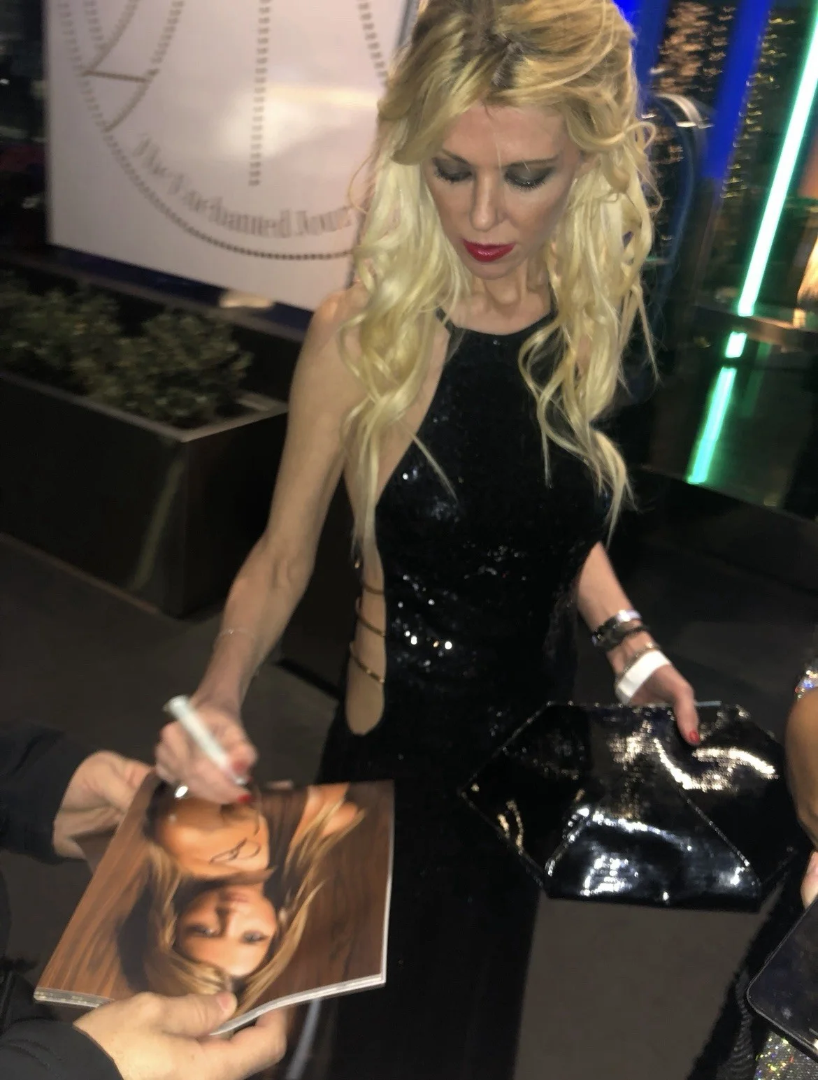 Tara Reid — TARA REID of AMERICAN PIE IN PERSON SIGNED 8X10 COLOR PHOTO 1 COA, изображение 3