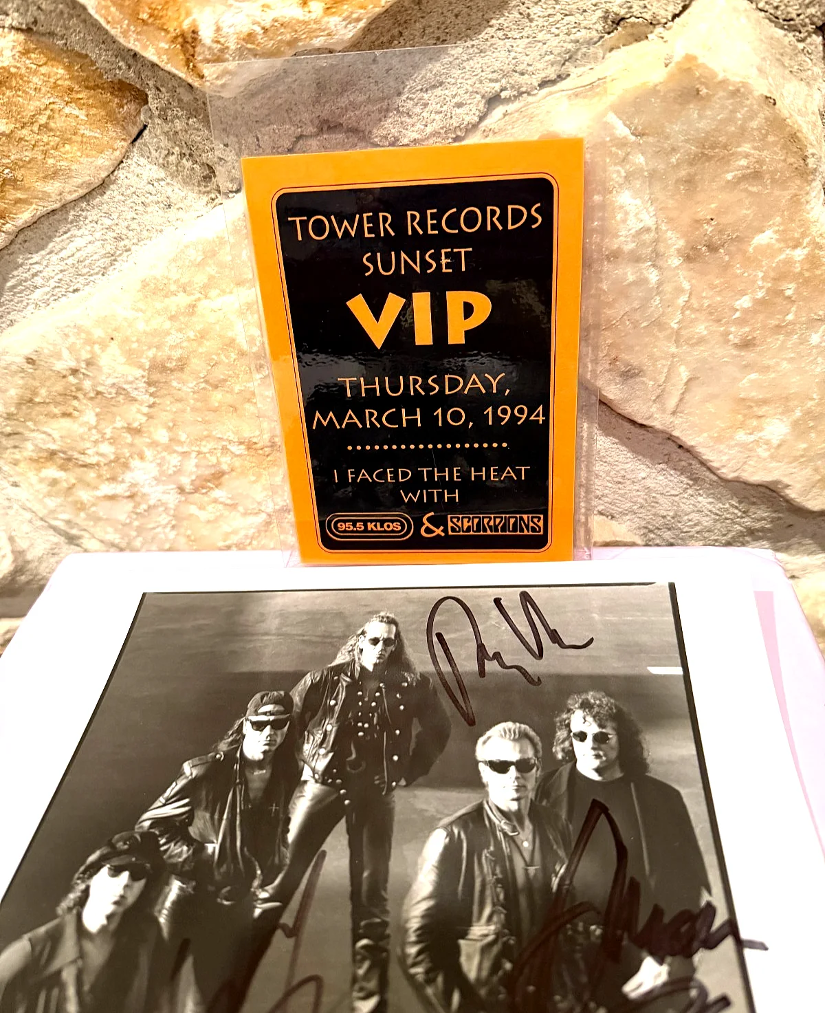 Vintage Scorpions Signed Photo + 1994 Tower Records VIP Pass I Face The Heat, изображение 3