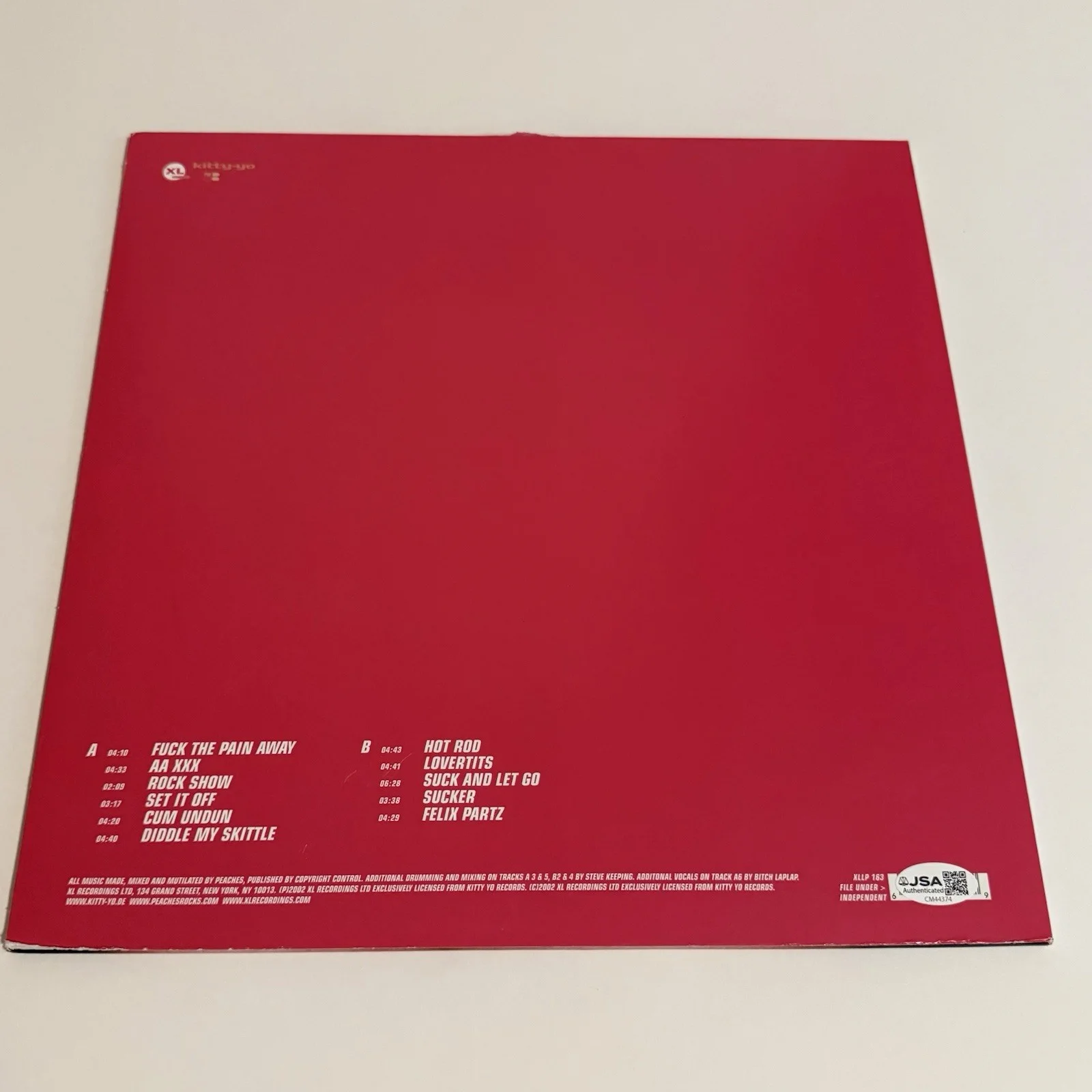 PEACHES SIGNED THE TEACHES OF PEACHES SIGNED VINYL RECORD WITH JSA COA, изображение 4