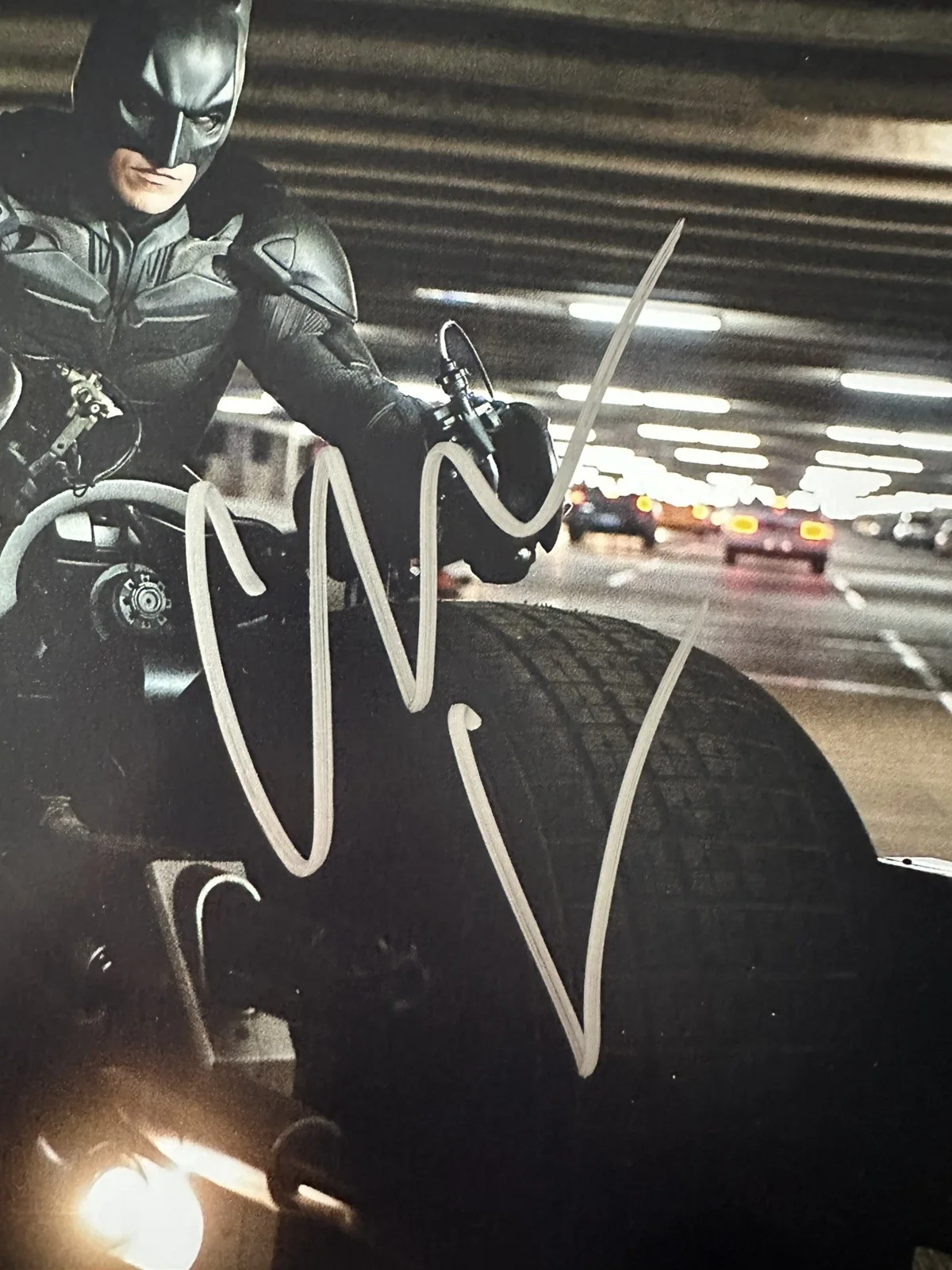Christian Bale — Christian Bale Signed The Dark Knight Rises 8X10 Photo B Autograph JSA COA, image 2