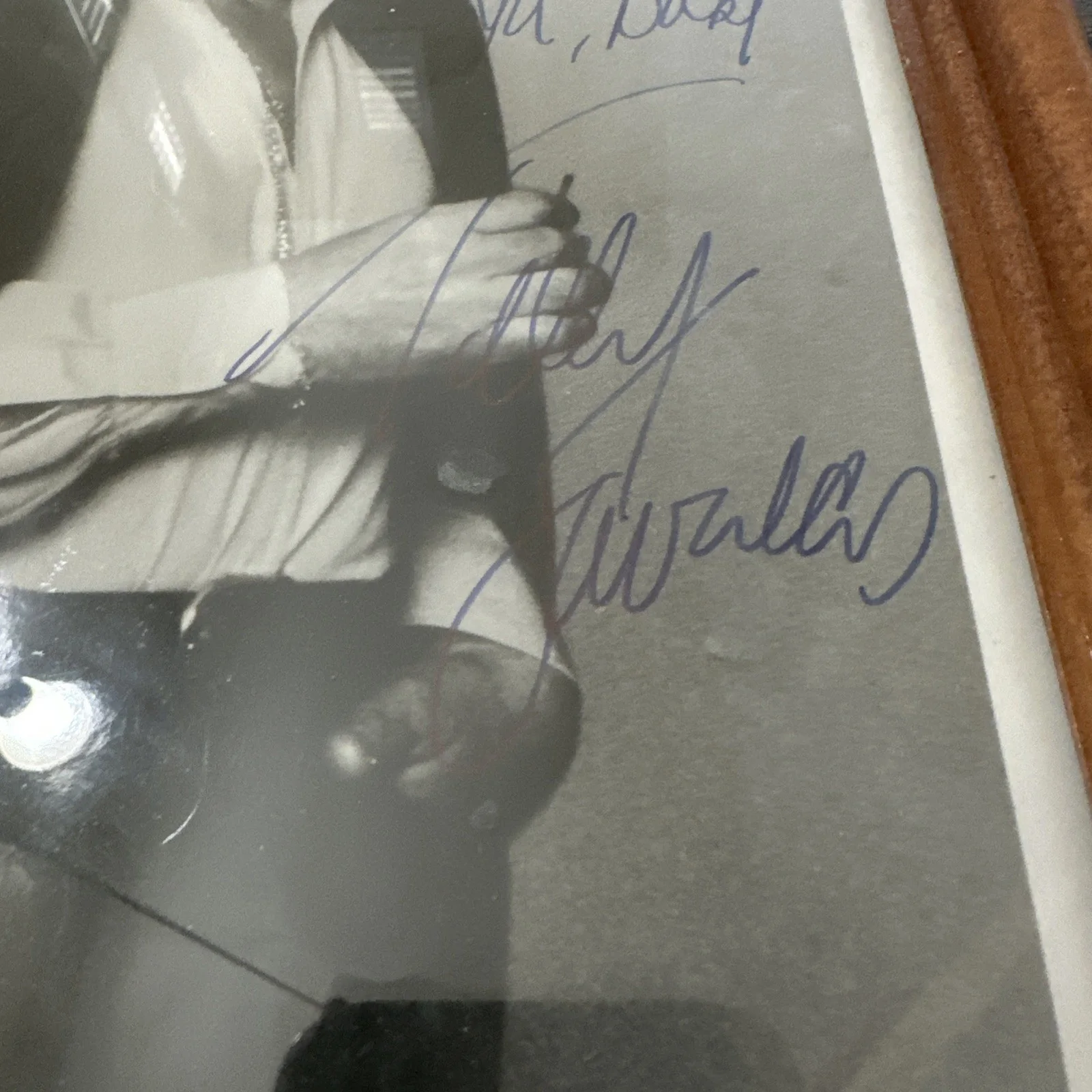 Telly Savalas — Telly Savalas KOJAK Vintage Hand Signed Celebrity Photo “Who Loves Ya, Baby?”, изображение 3